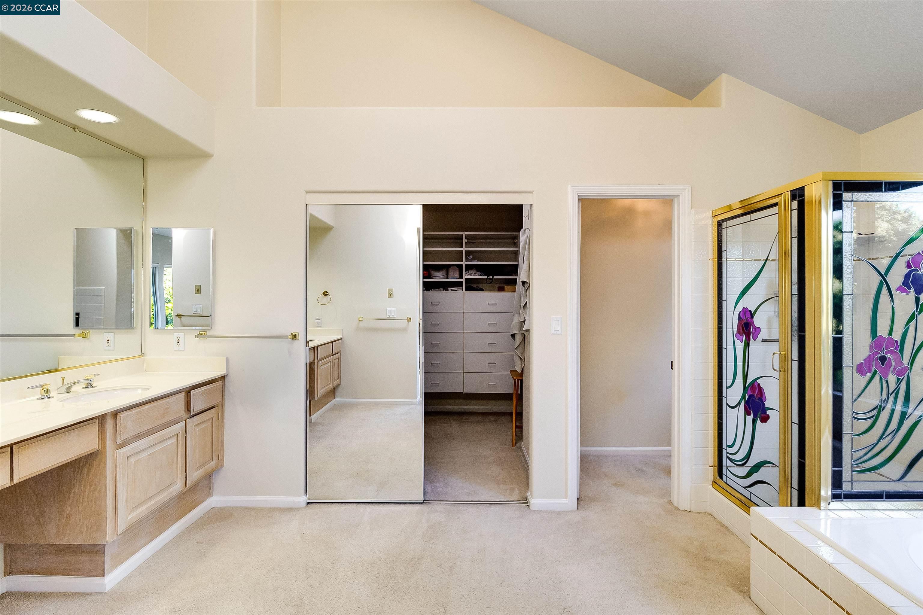 220 Valley Glen Ln