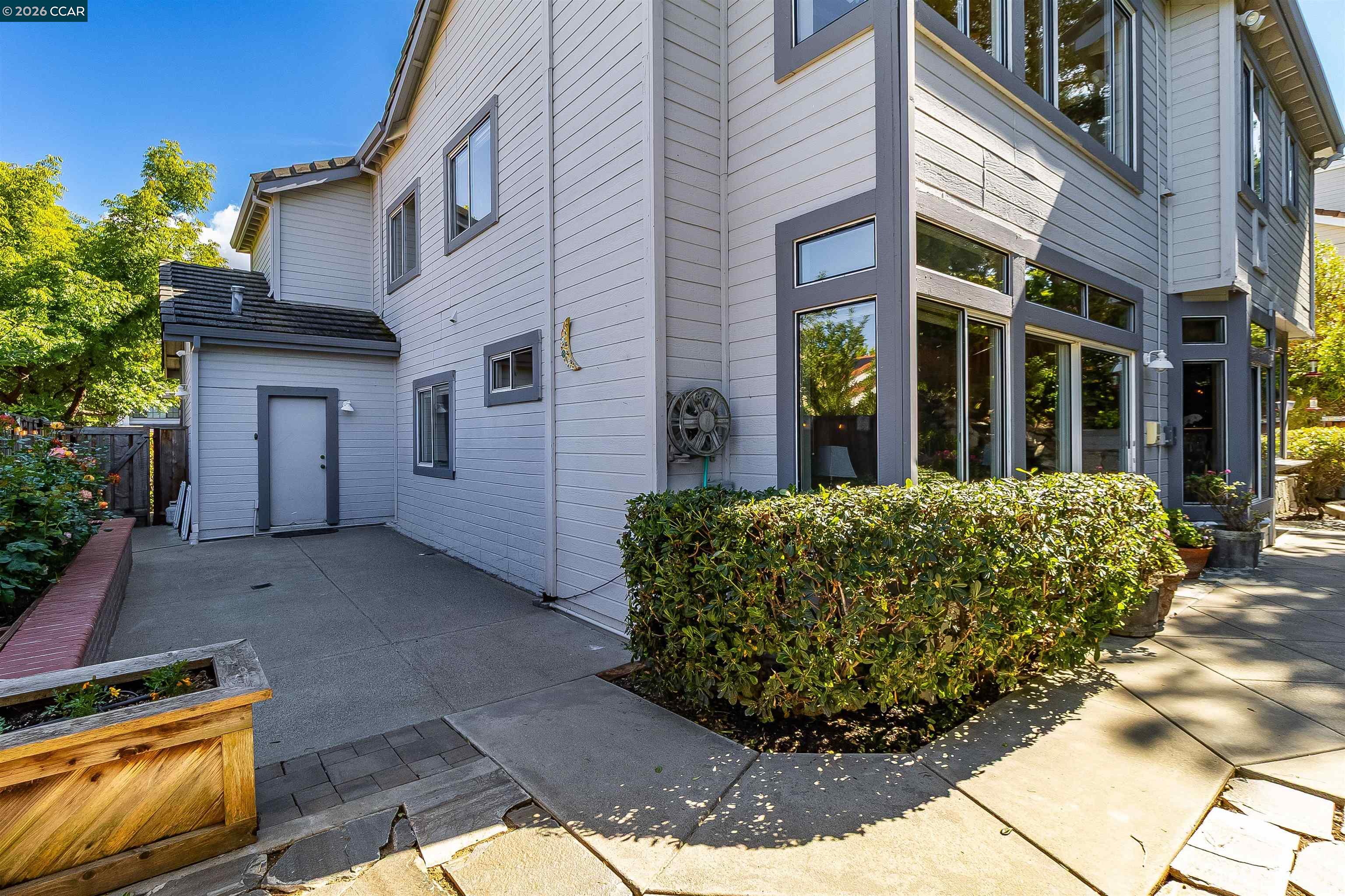 220 Valley Glen Ln