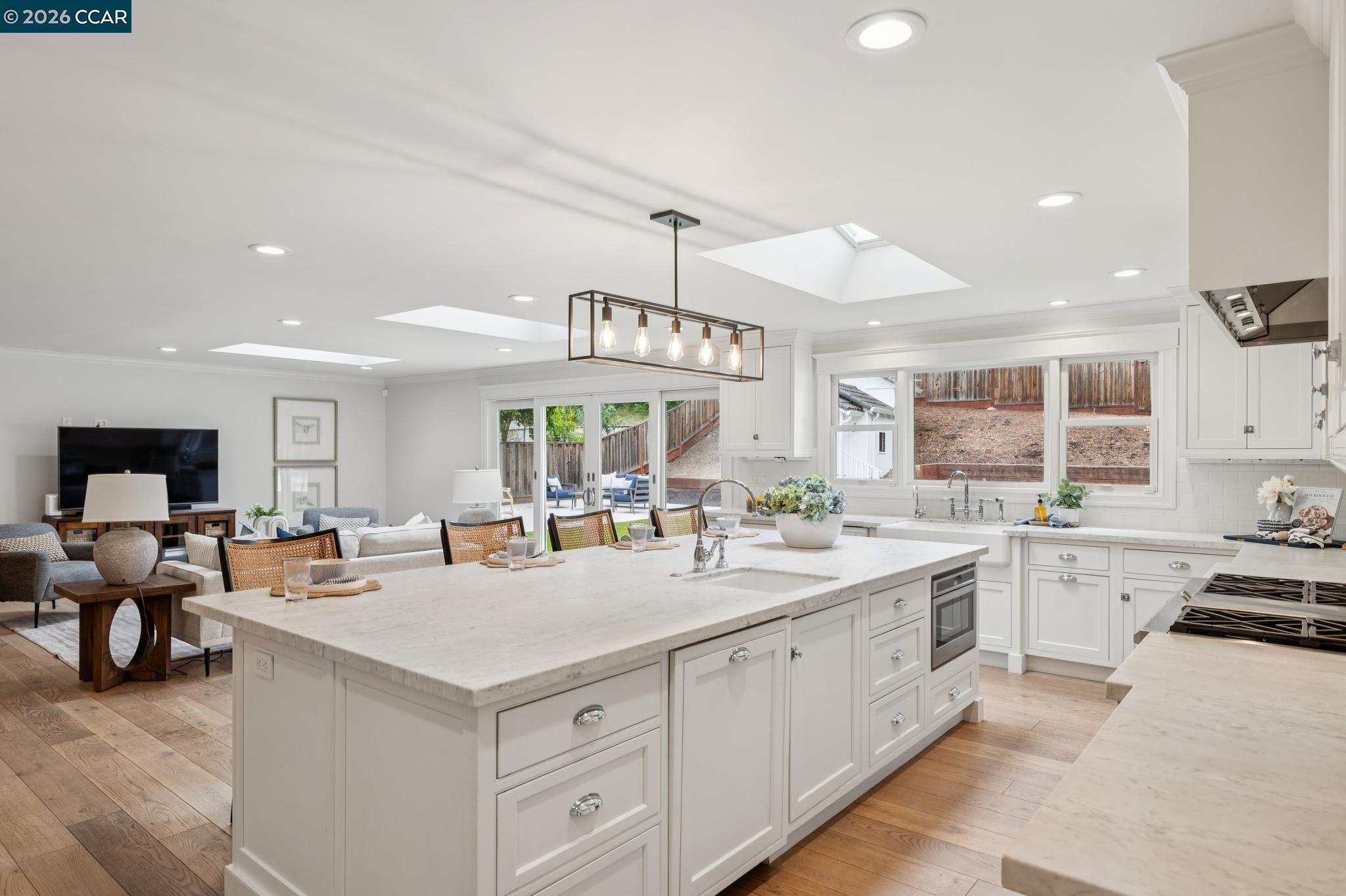 121 Castleford Cir