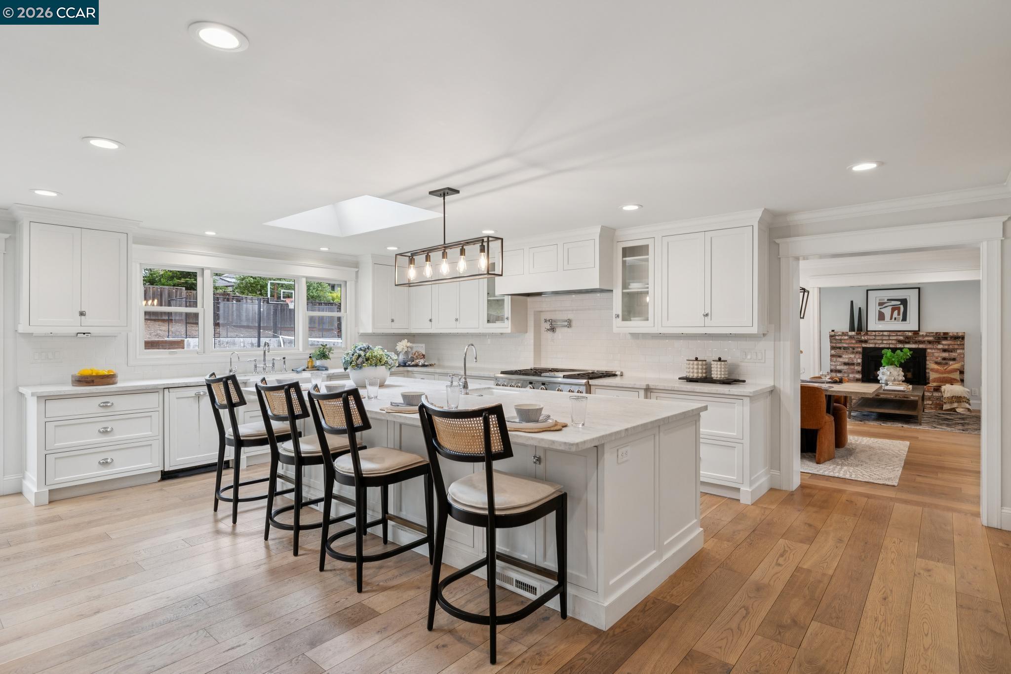 121 Castleford Cir