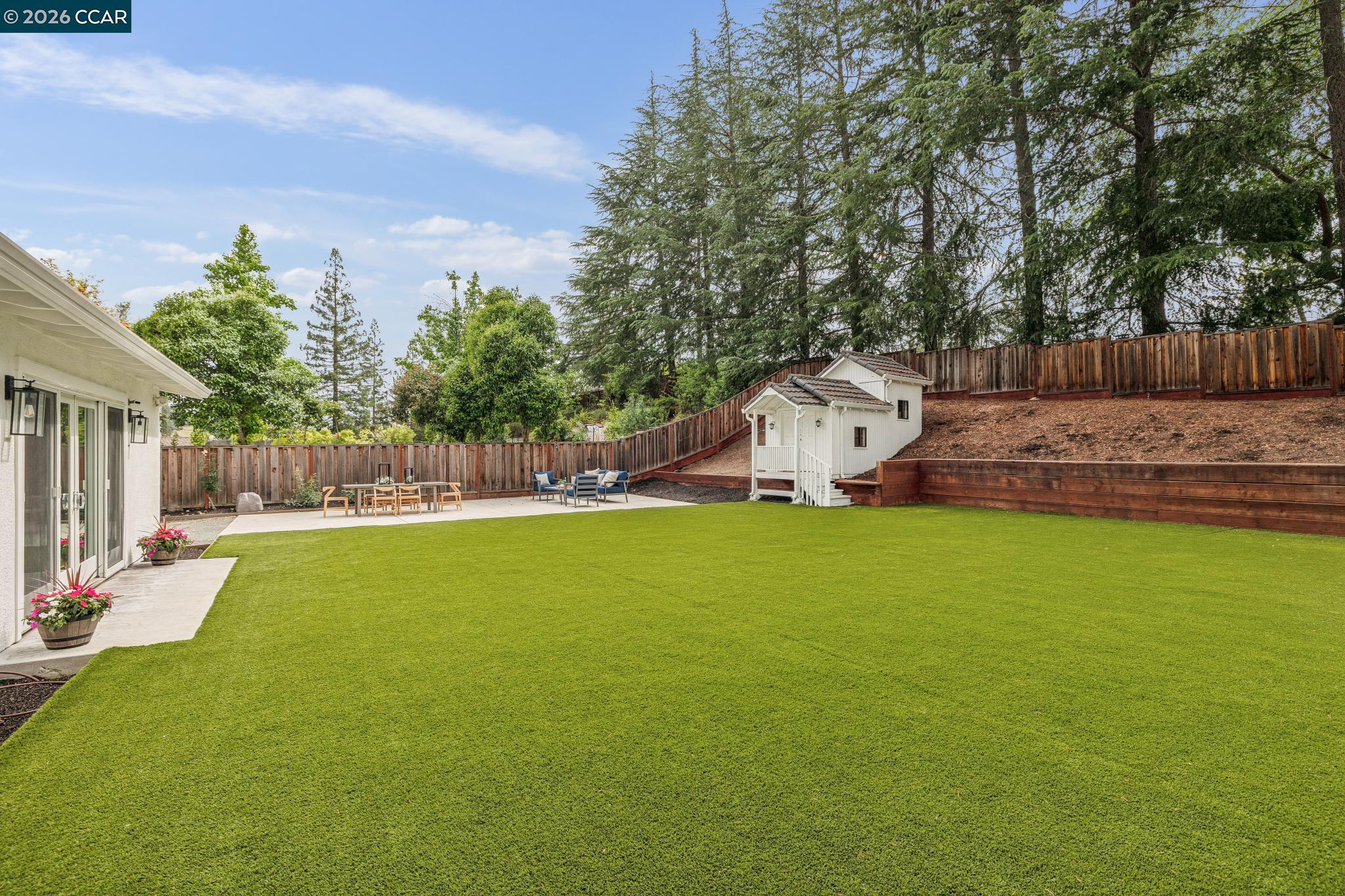 121 Castleford Cir