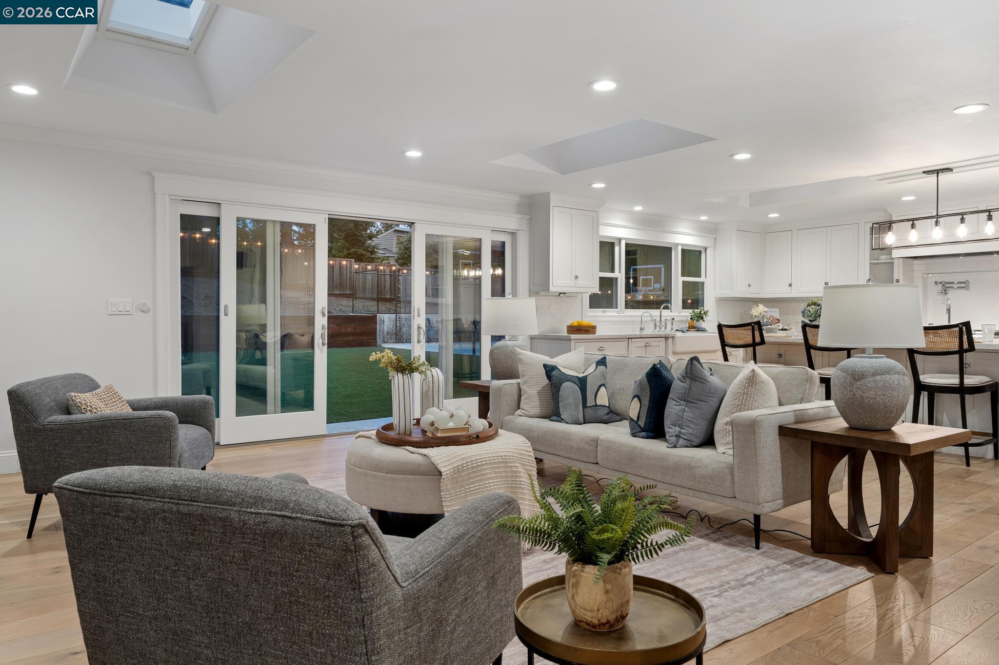 121 Castleford Cir