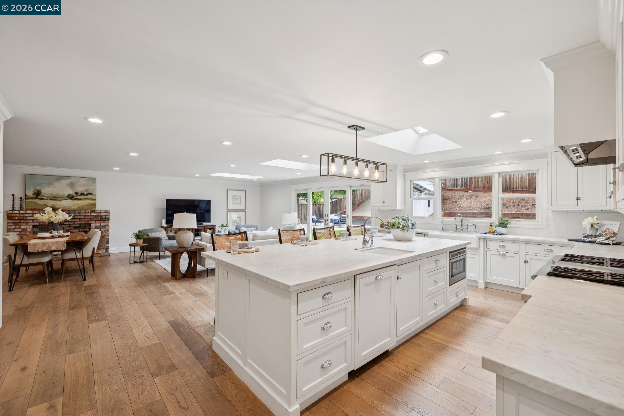 121 Castleford Cir