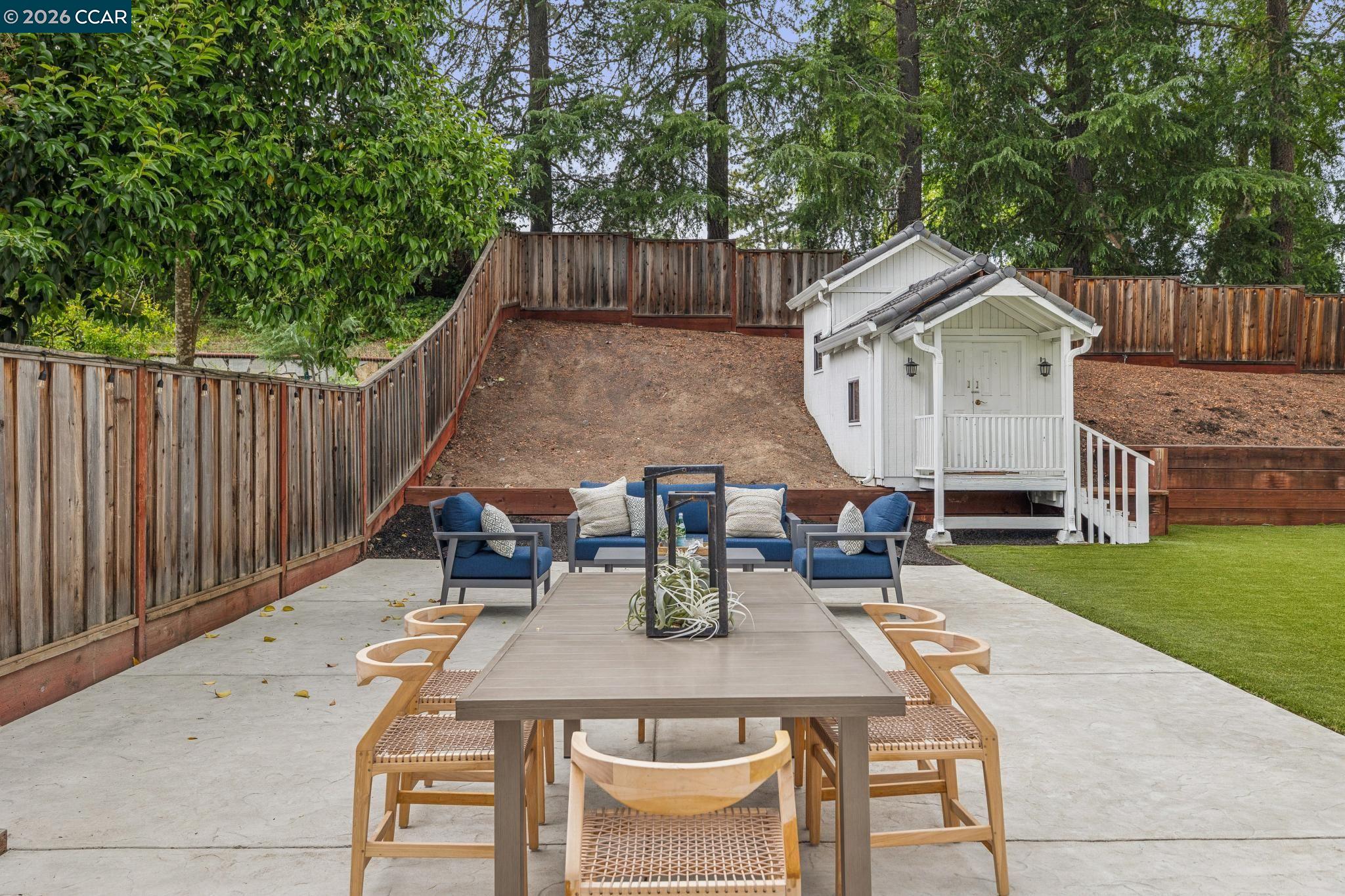 121 Castleford Cir