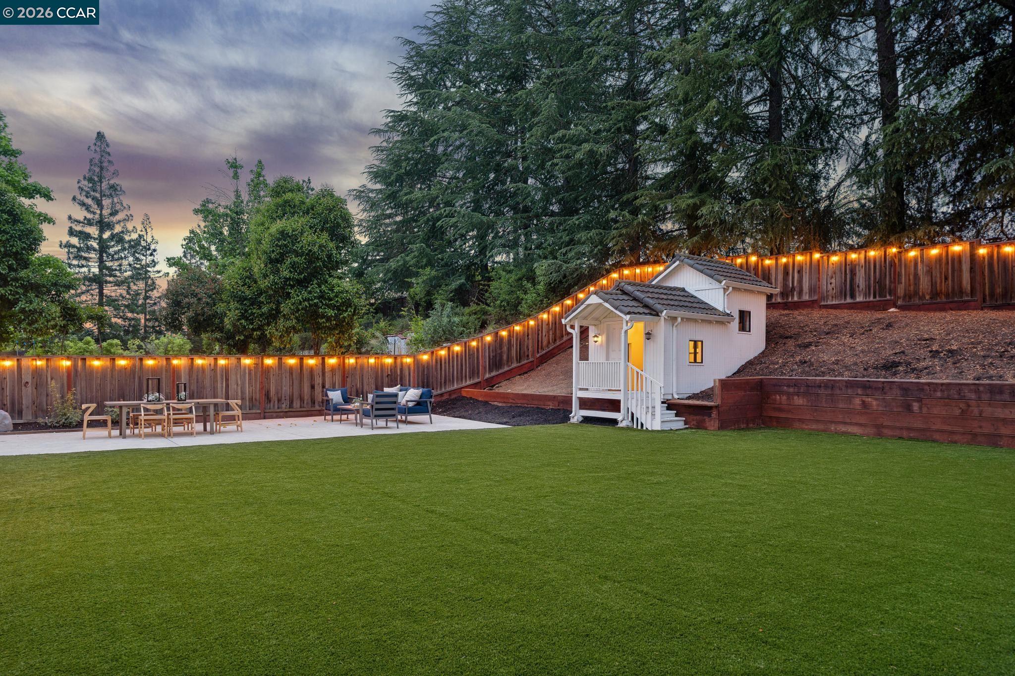 121 Castleford Cir