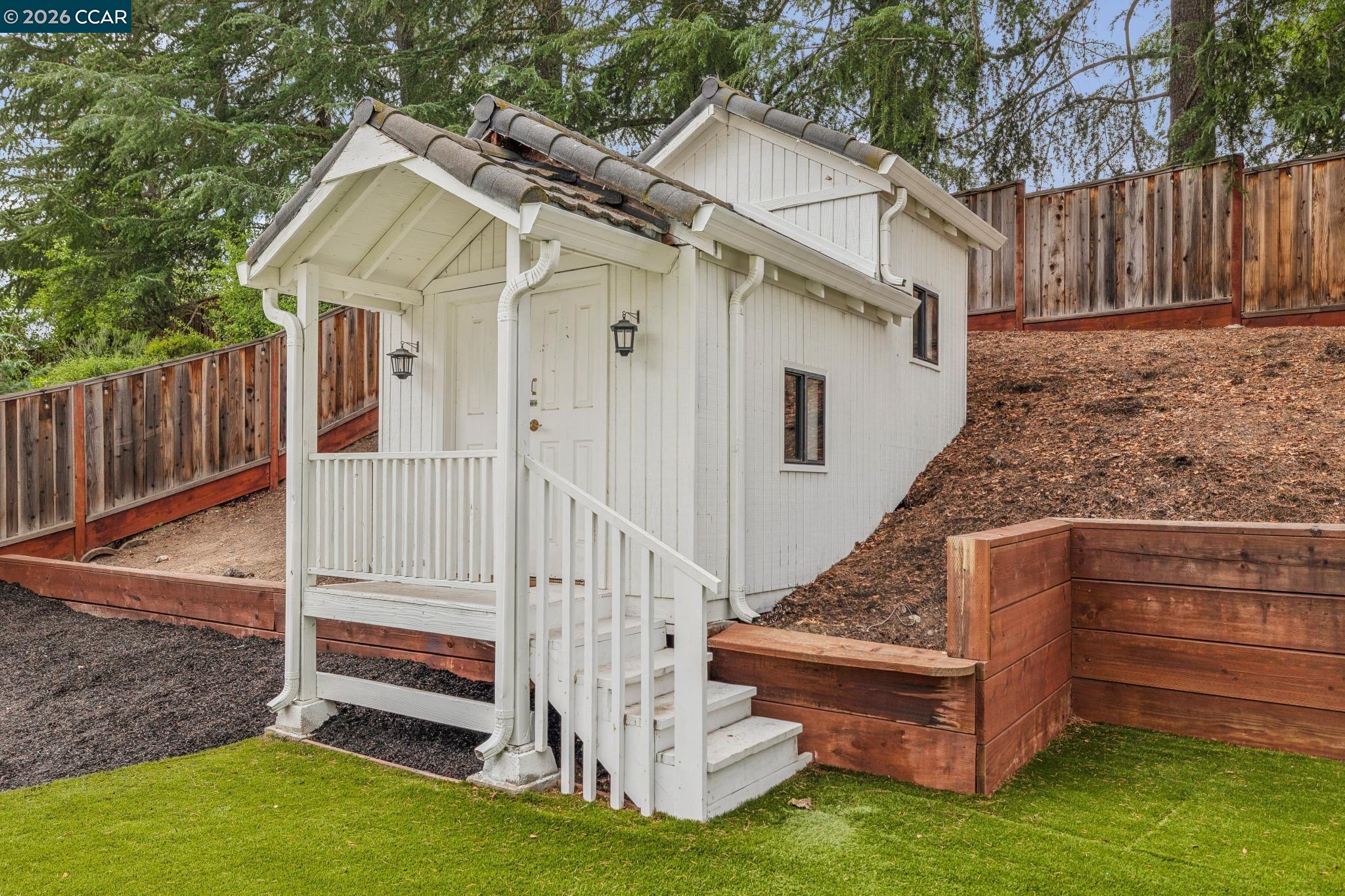 121 Castleford Cir