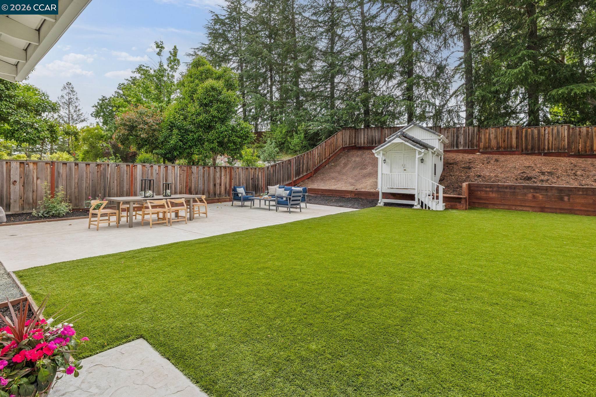 121 Castleford Cir