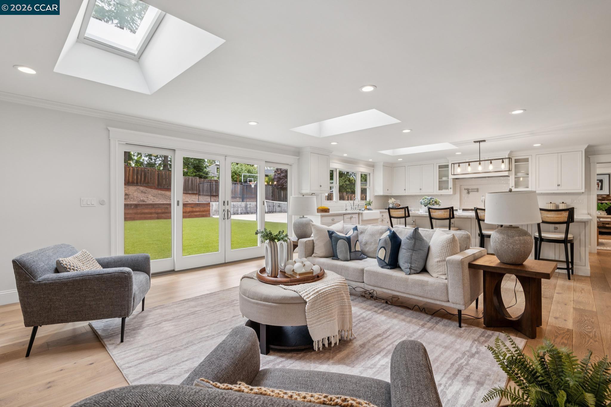 121 Castleford Cir