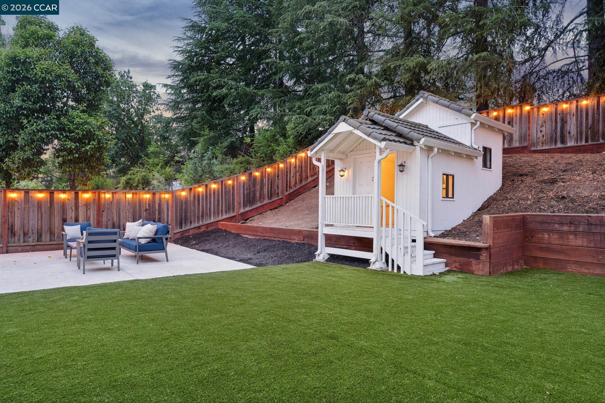 121 Castleford Cir