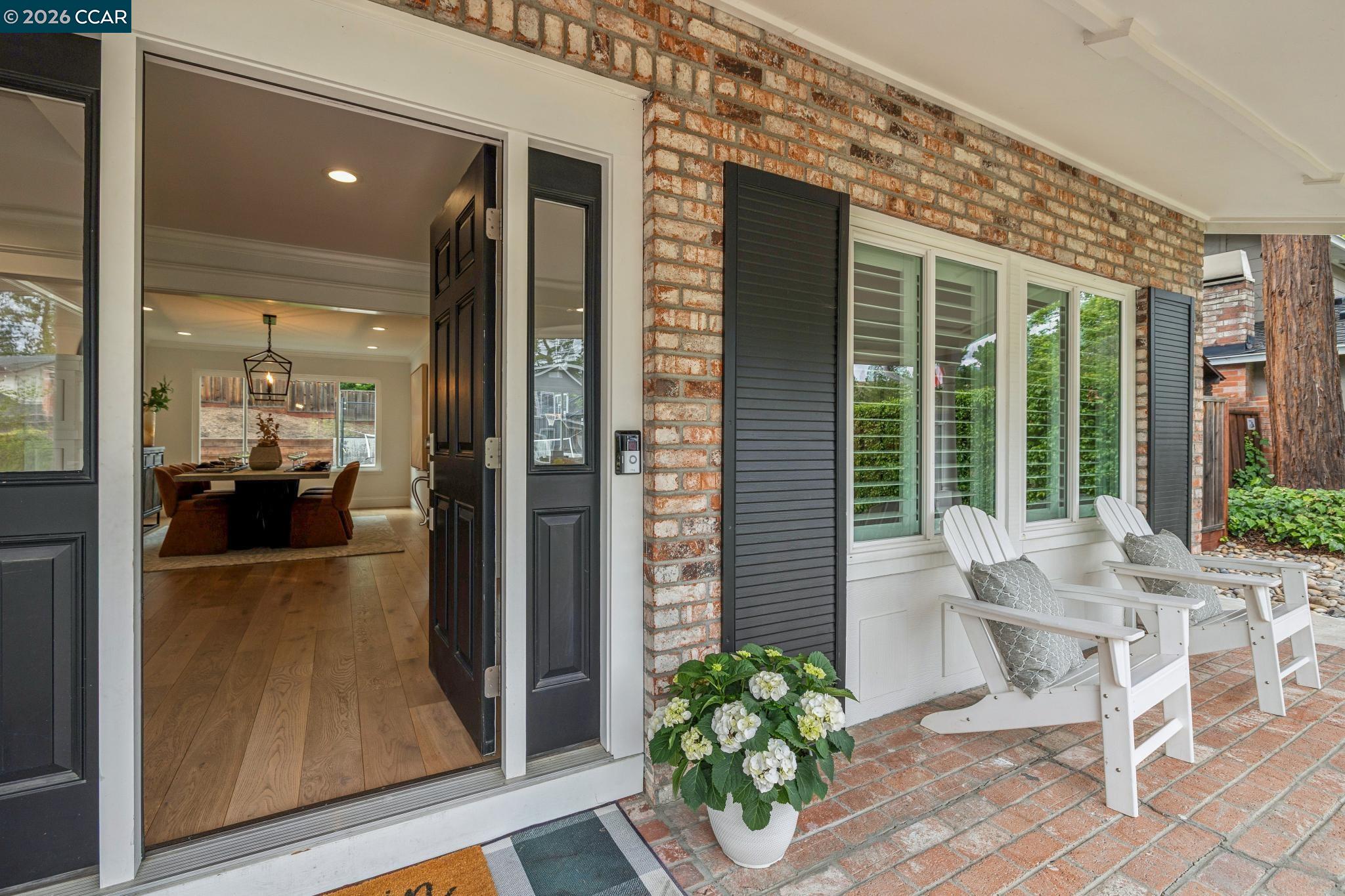 121 Castleford Cir
