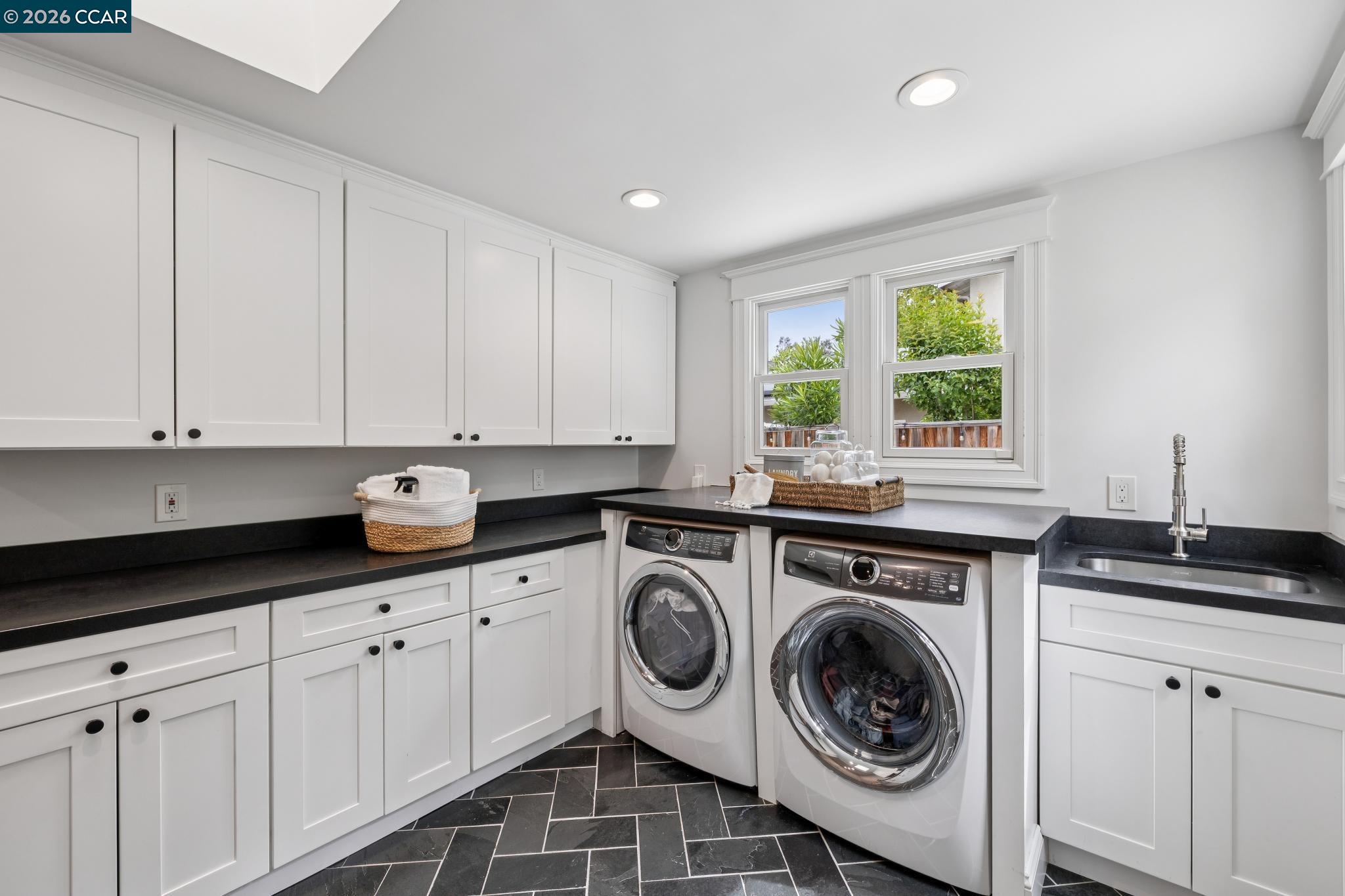 121 Castleford Cir