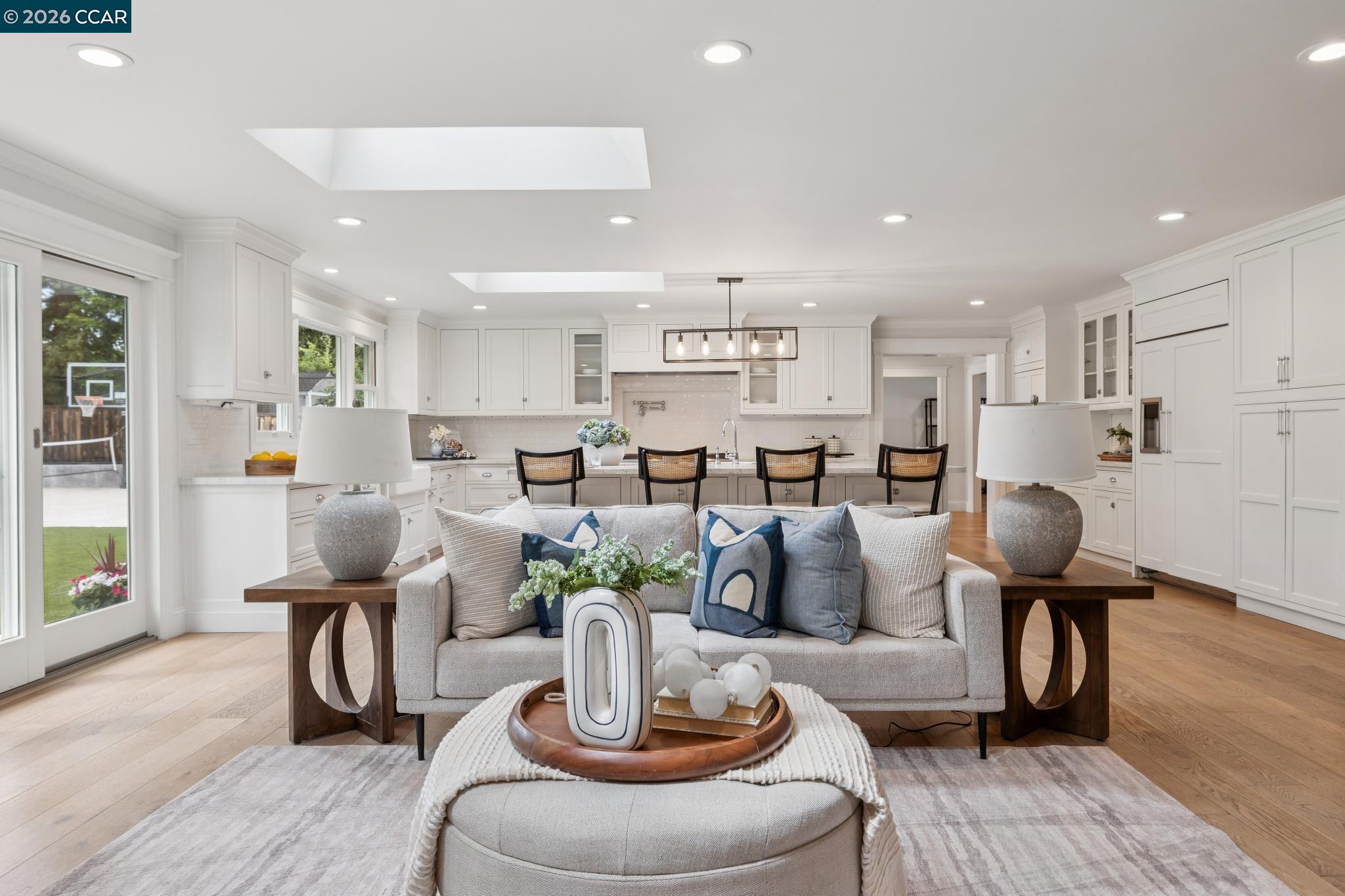 121 Castleford Cir