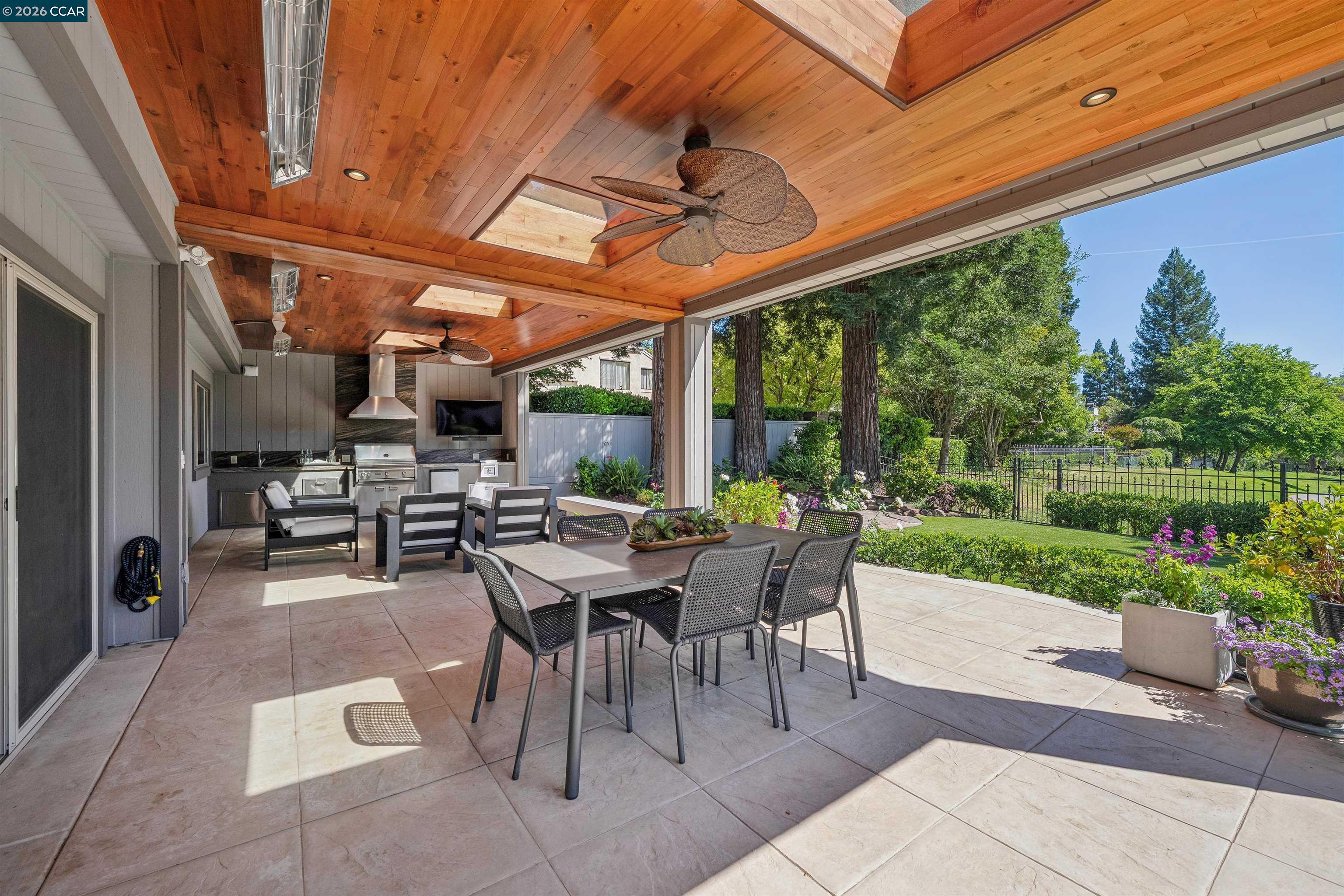 207 Live Oak Dr