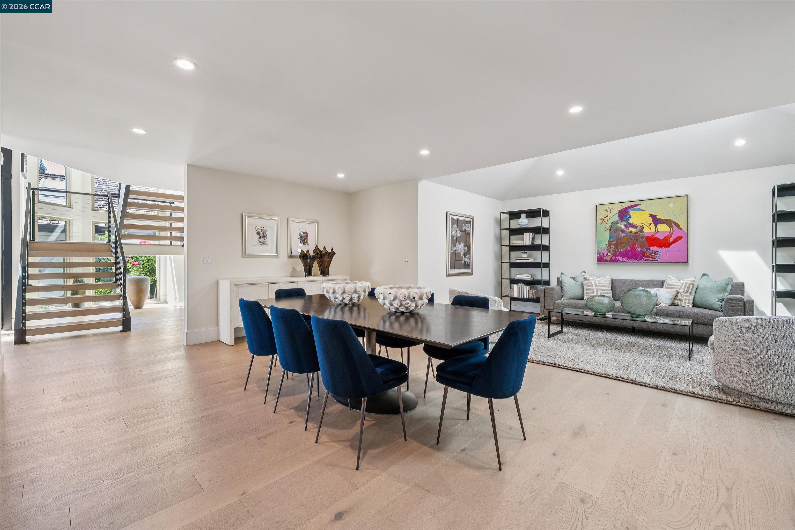 207 Live Oak Dr