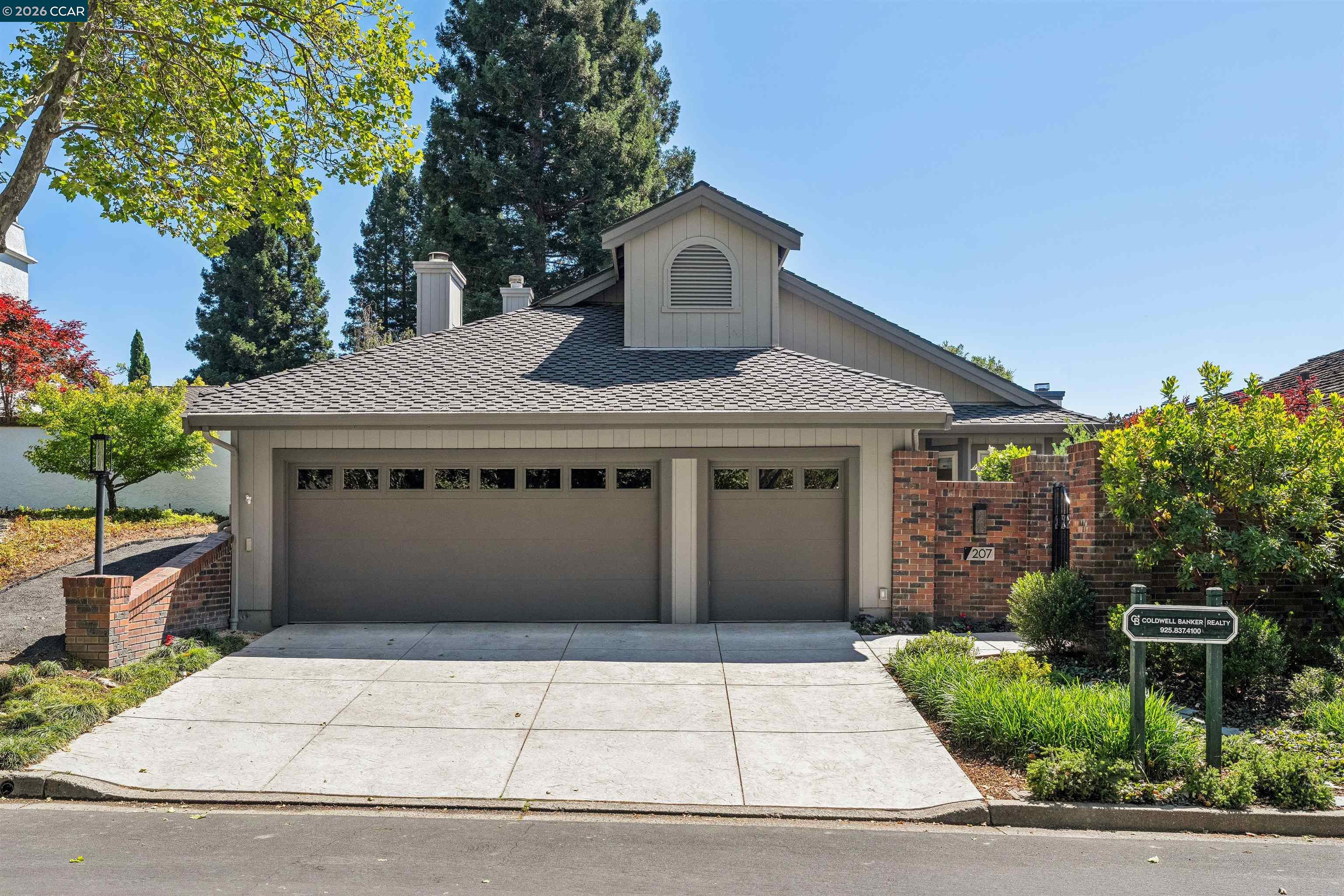 207 Live Oak Dr