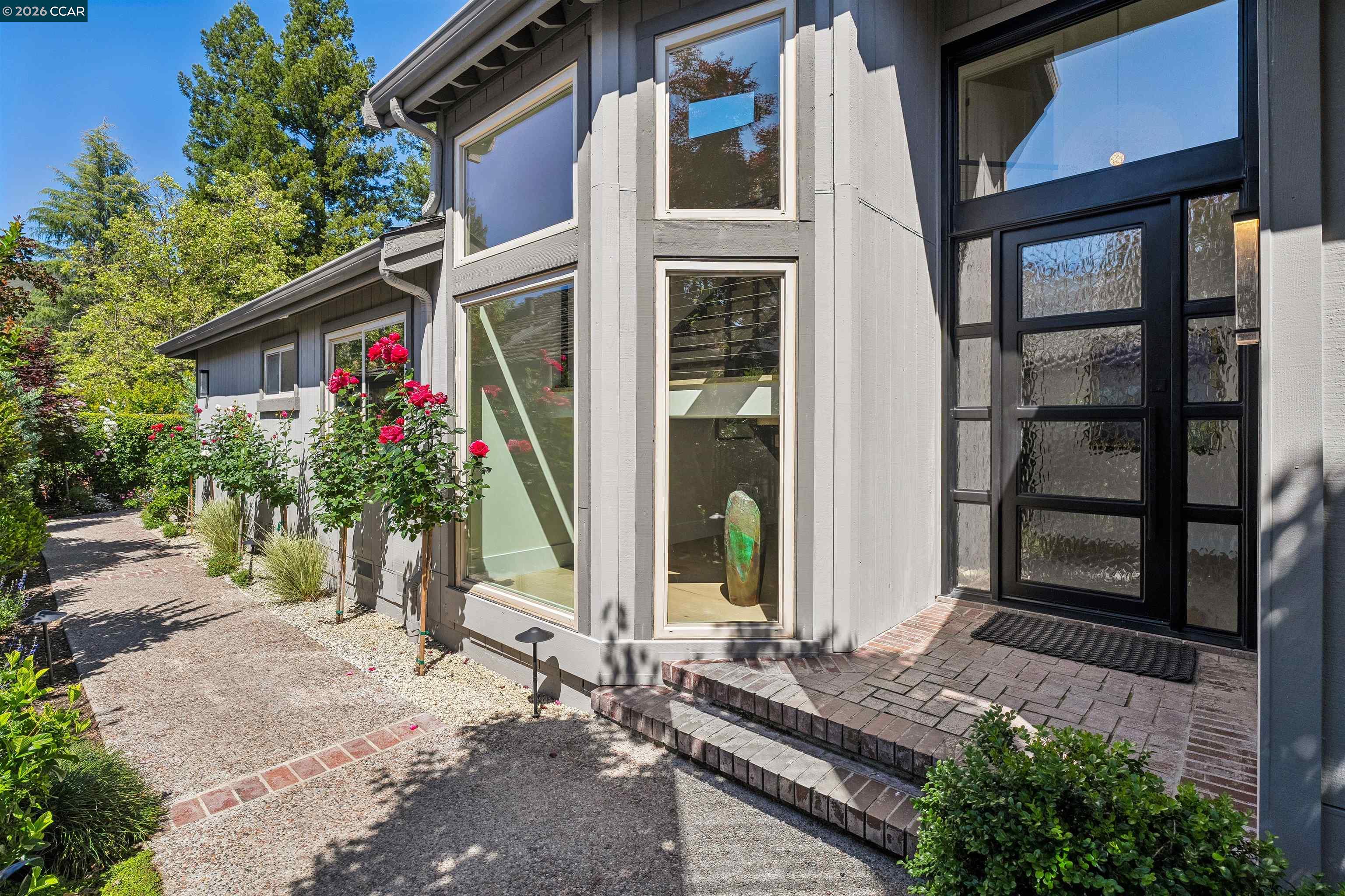 207 Live Oak Dr