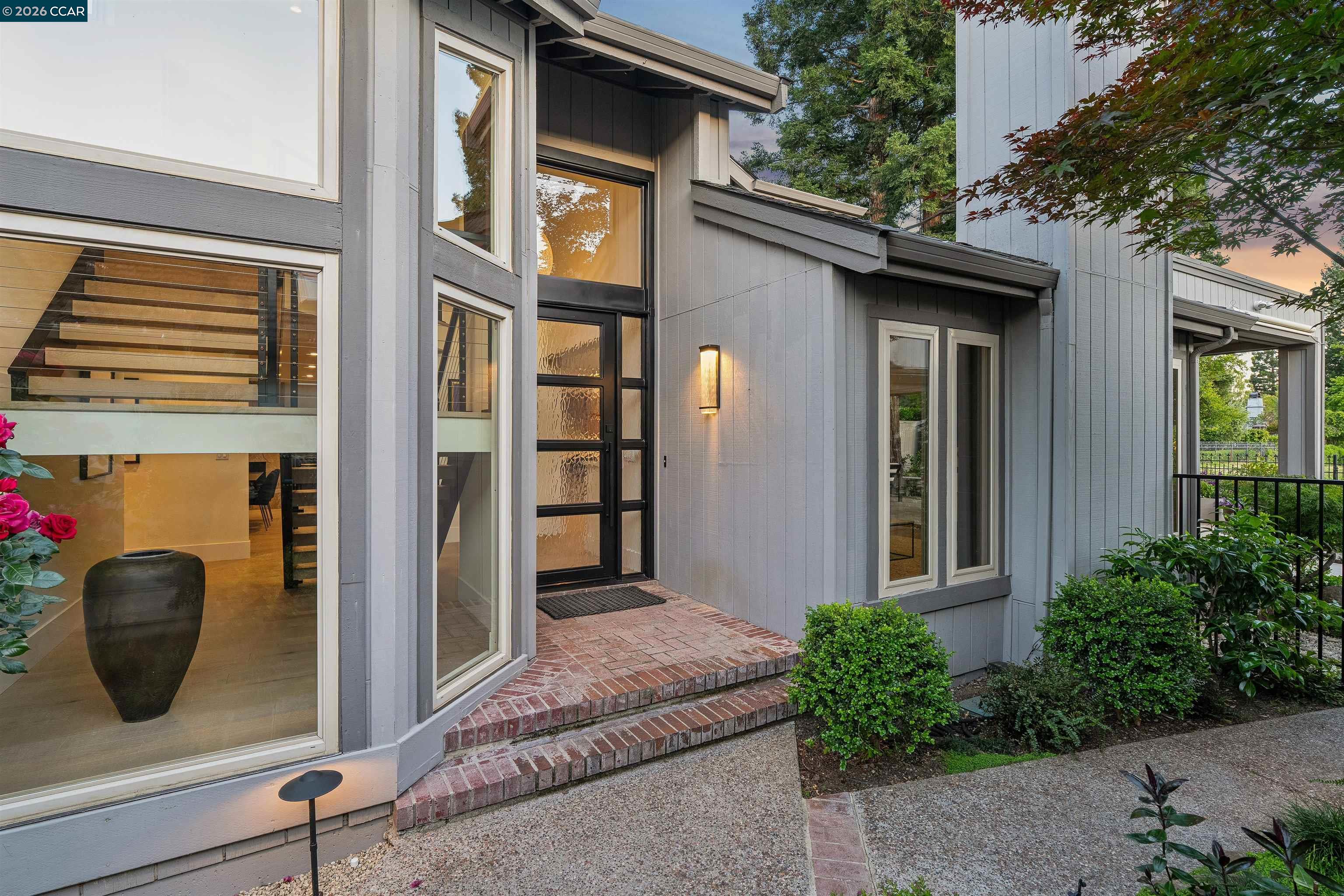 207 Live Oak Dr
