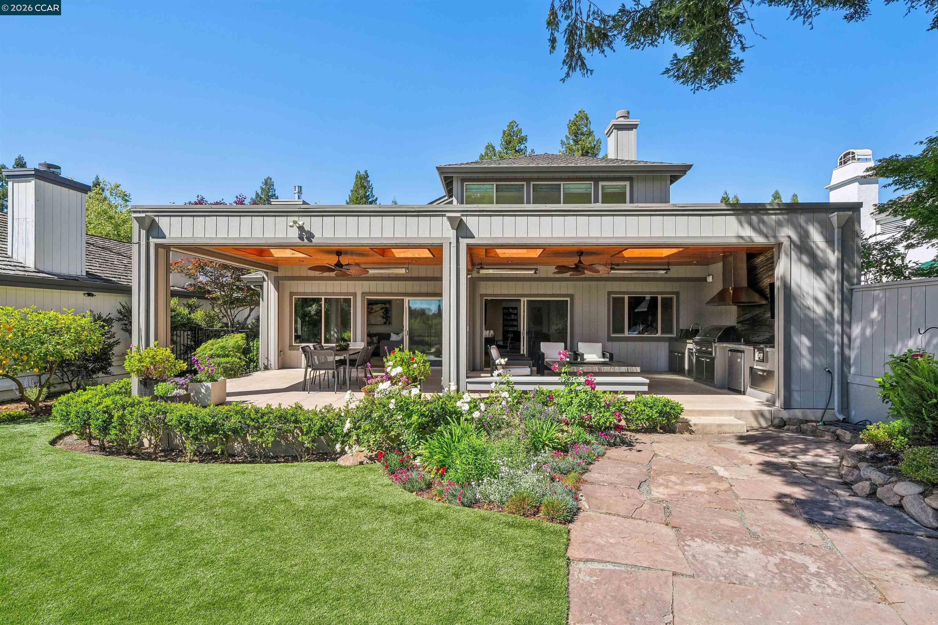 207 Live Oak Dr