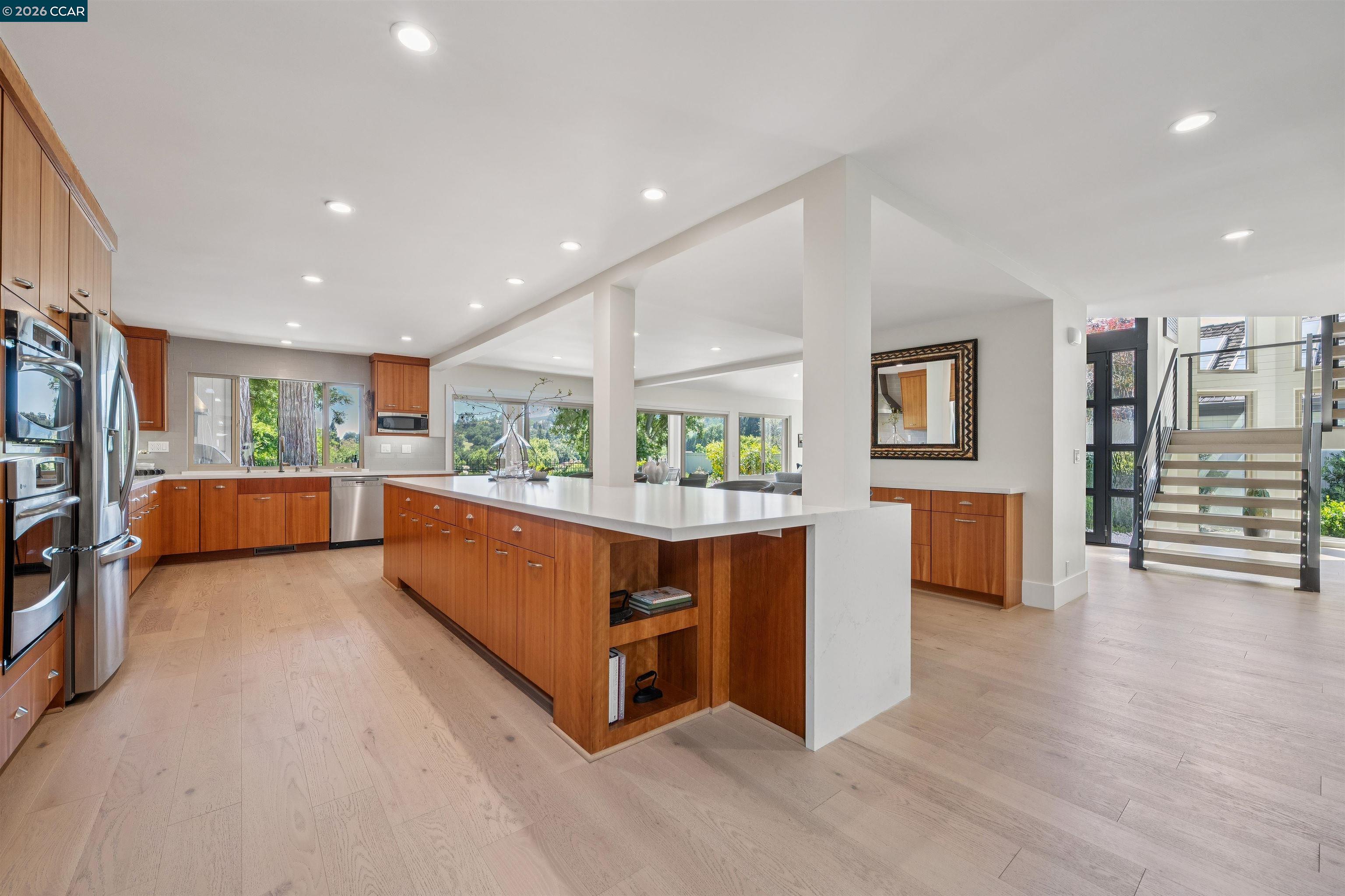 207 Live Oak Dr