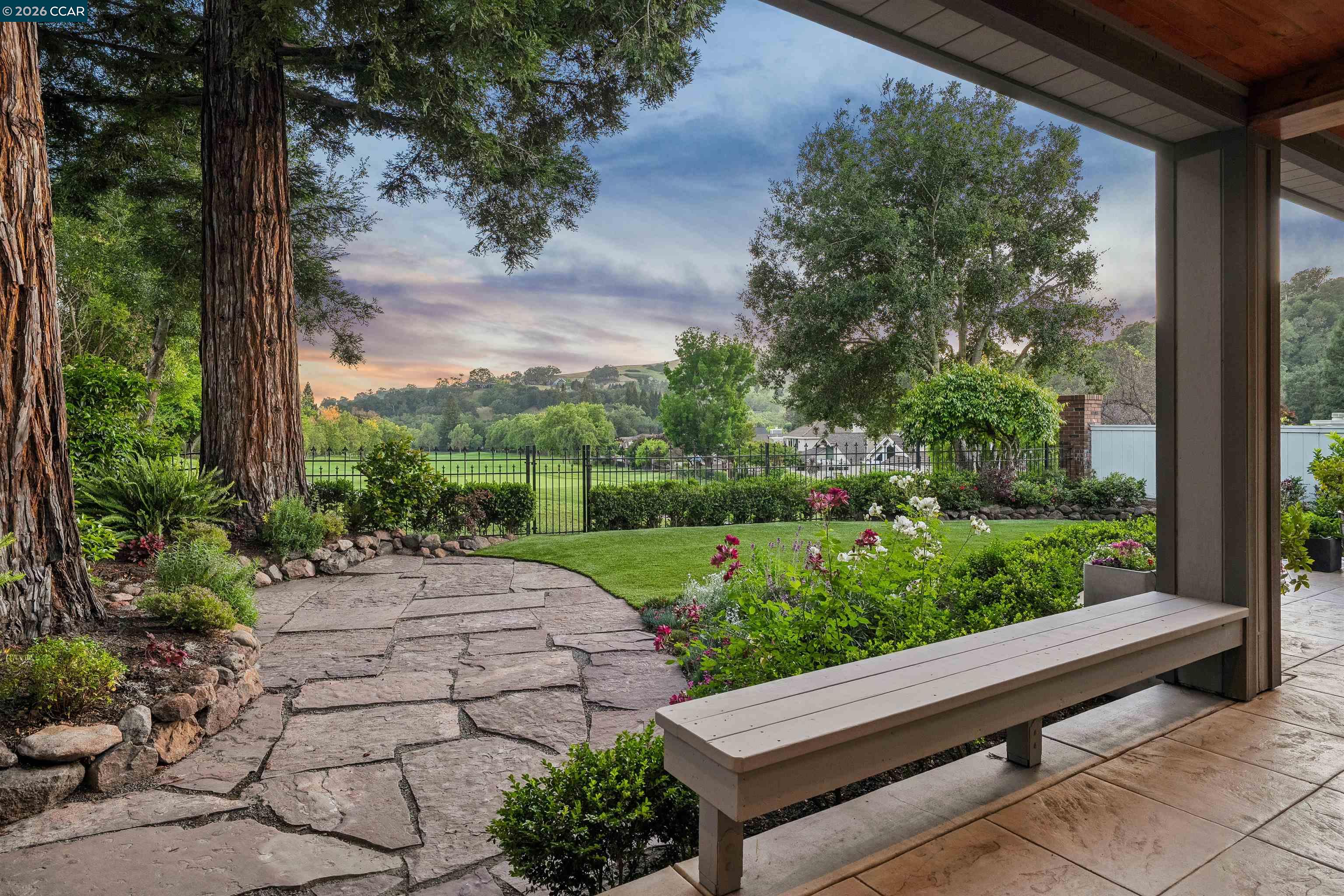 207 Live Oak Dr