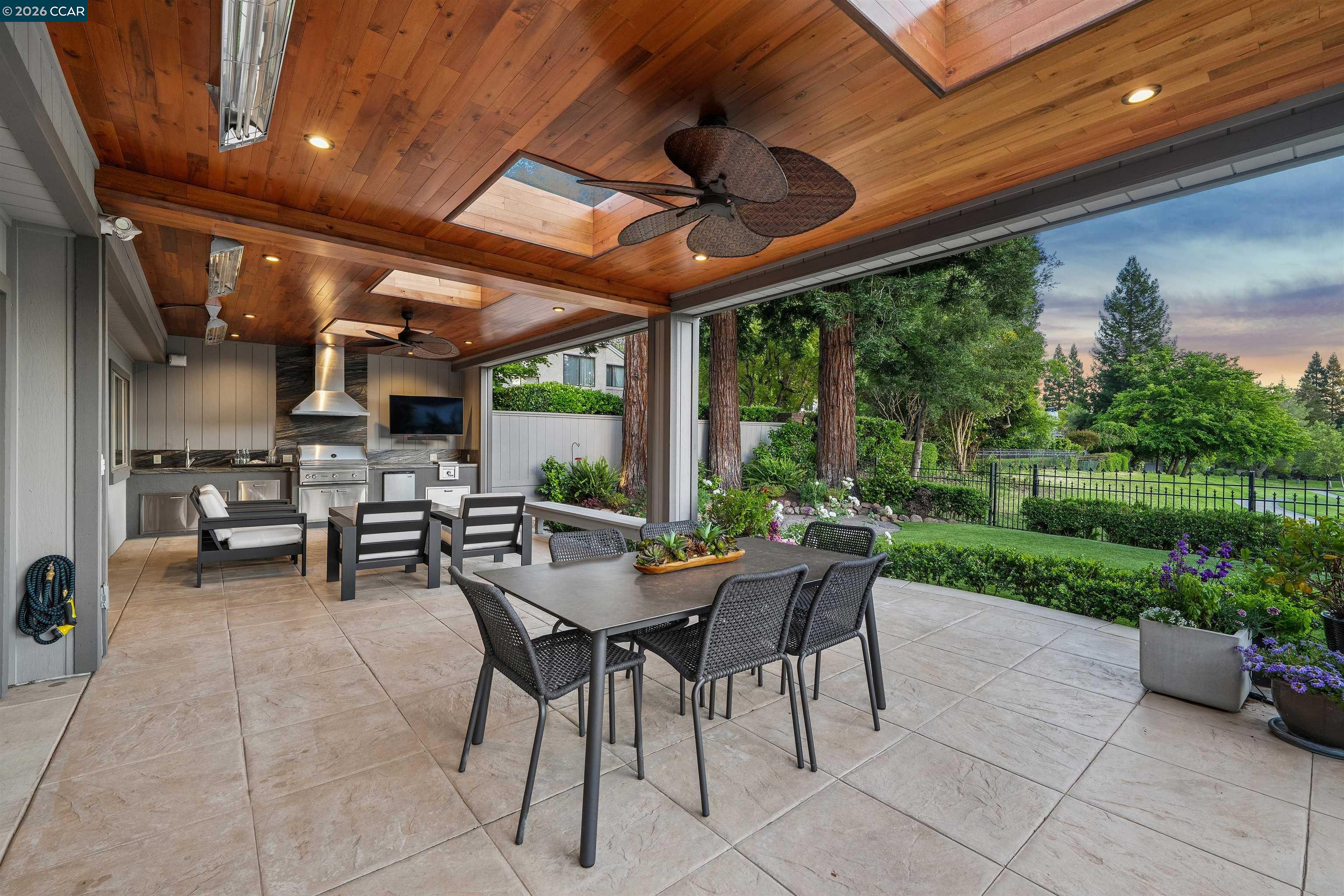 207 Live Oak Dr