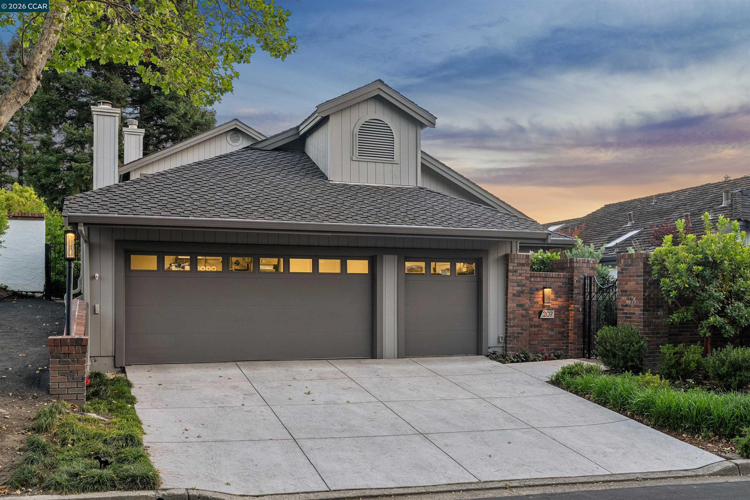 207 Live Oak Dr
