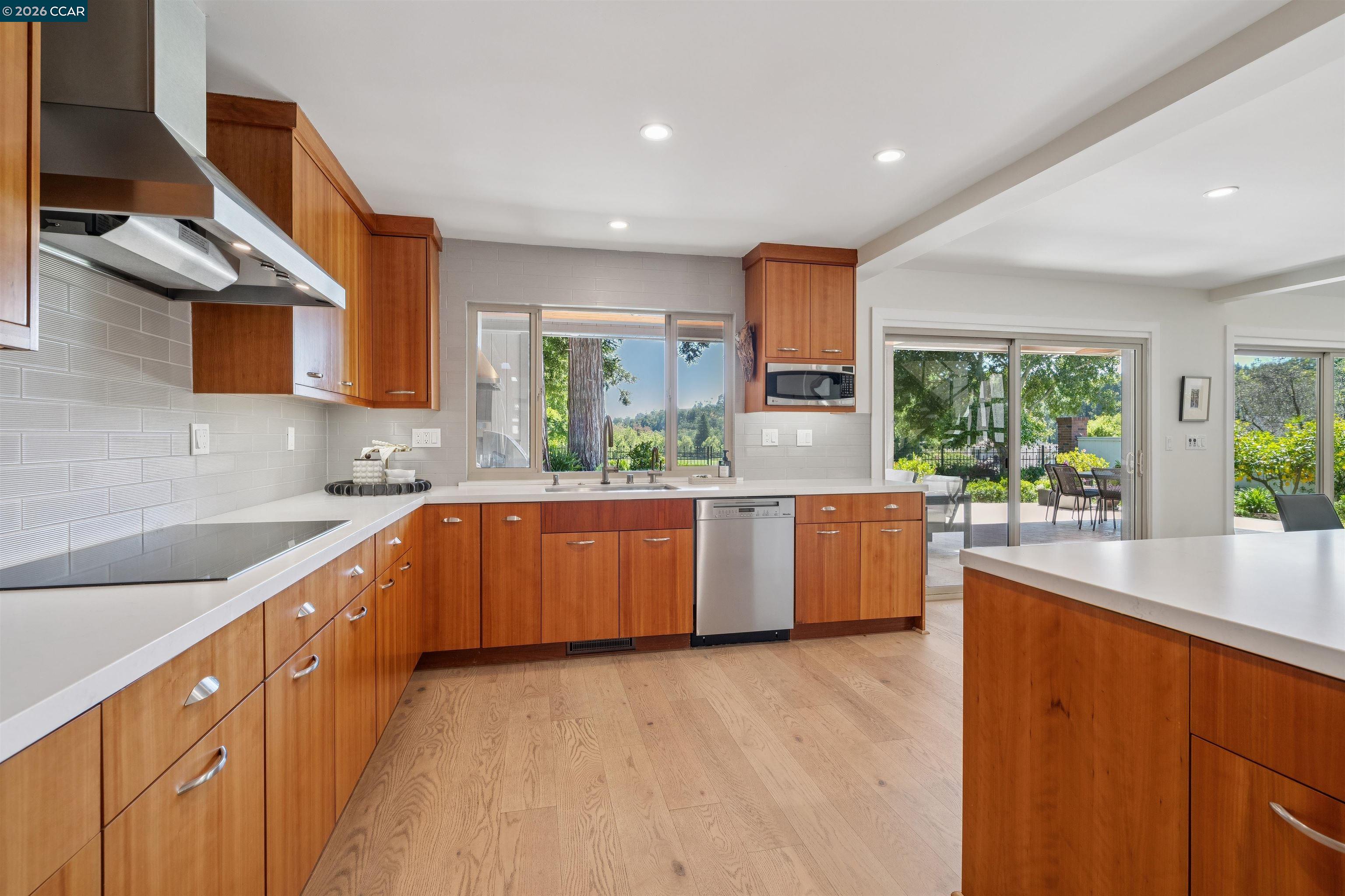 207 Live Oak Dr