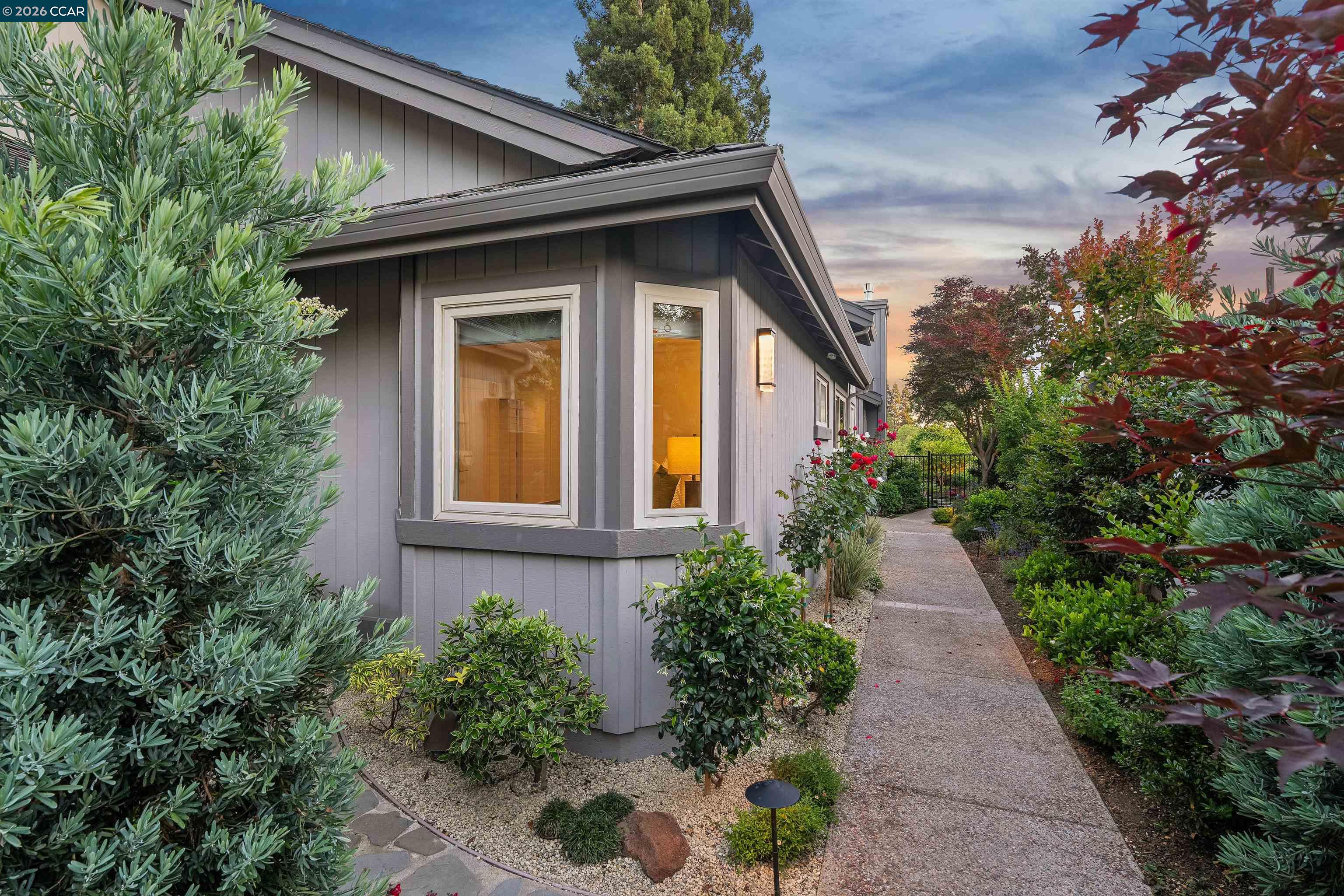 207 Live Oak Dr