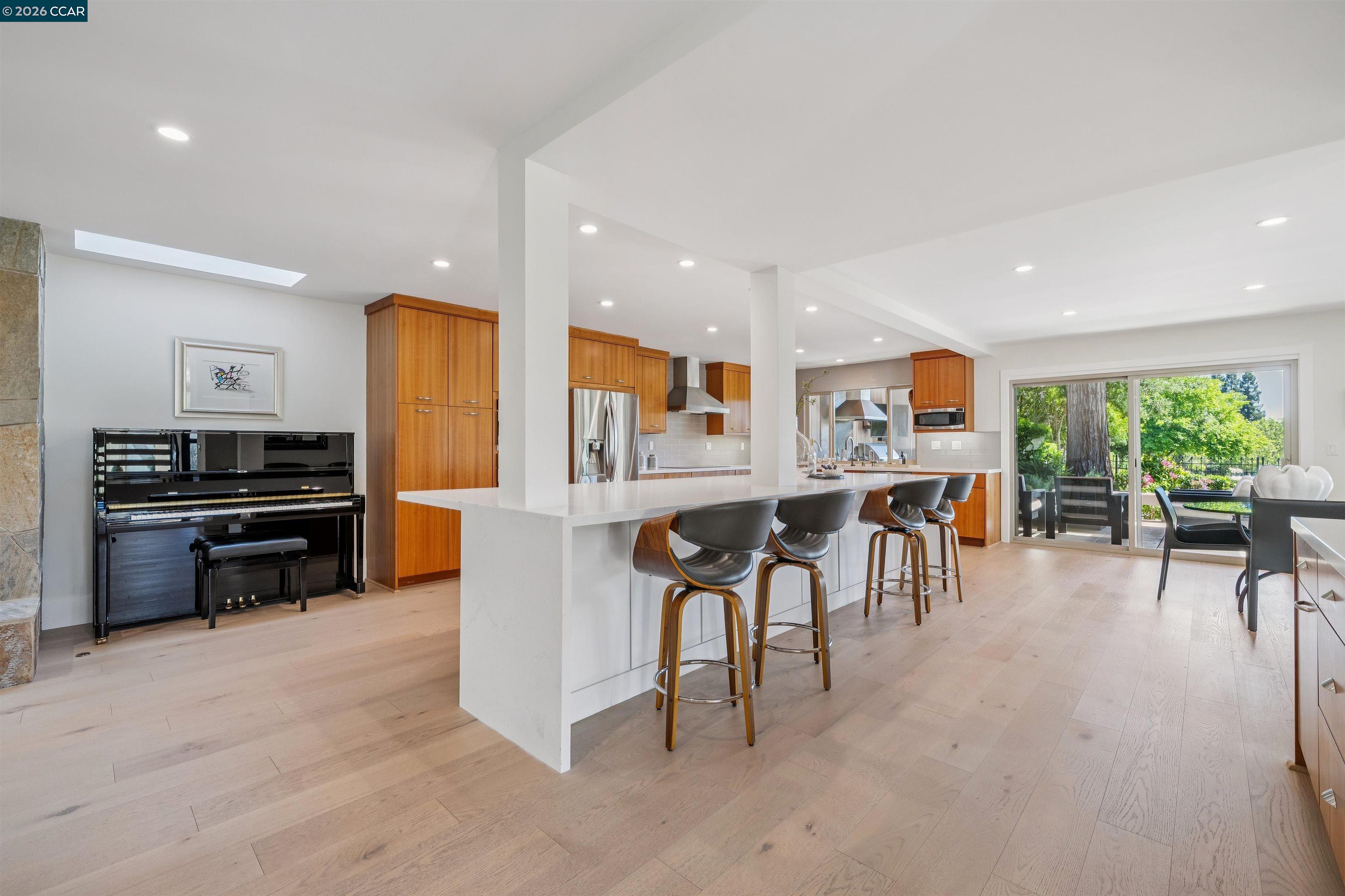 207 Live Oak Dr