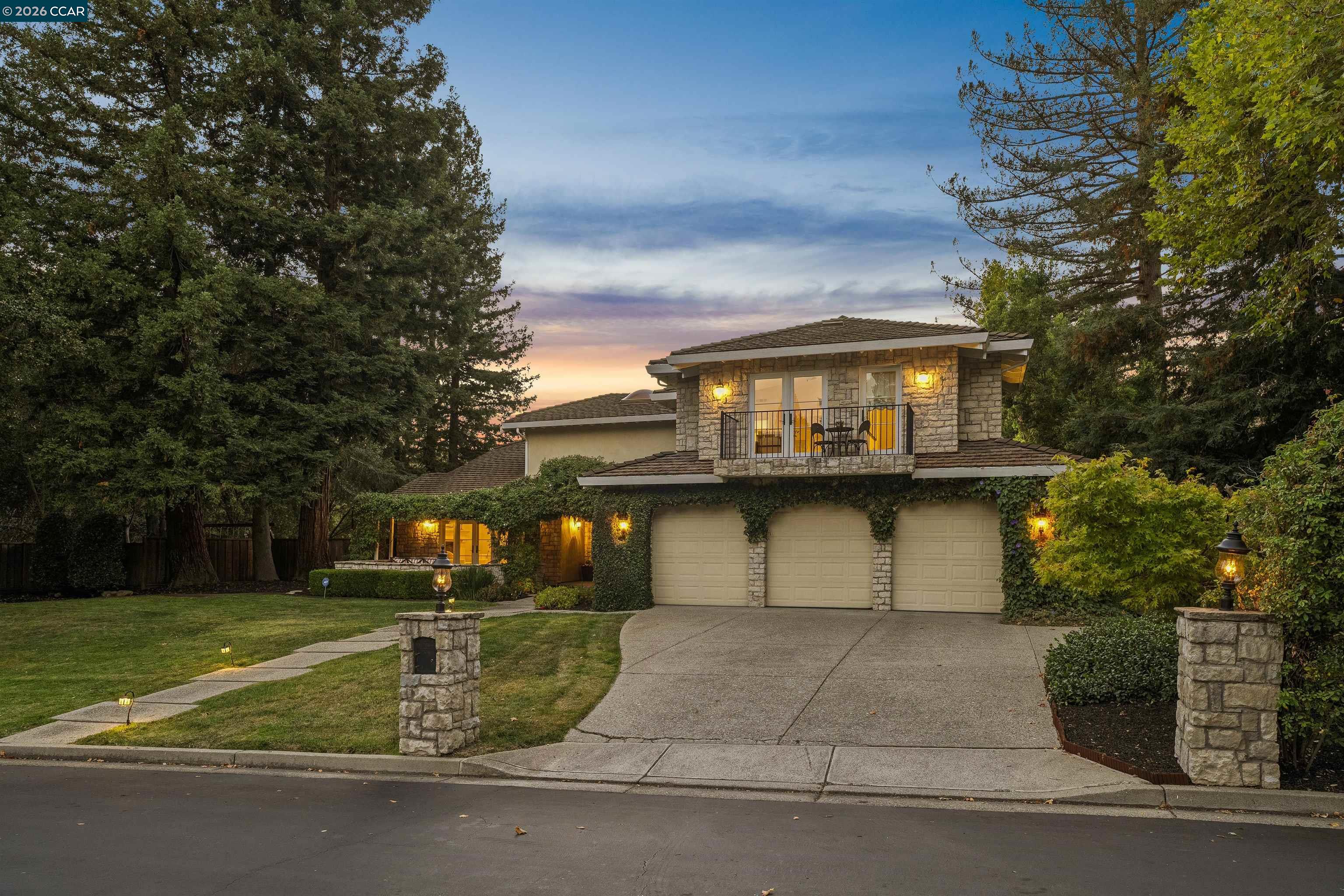 2175 Canyon Oak Ln