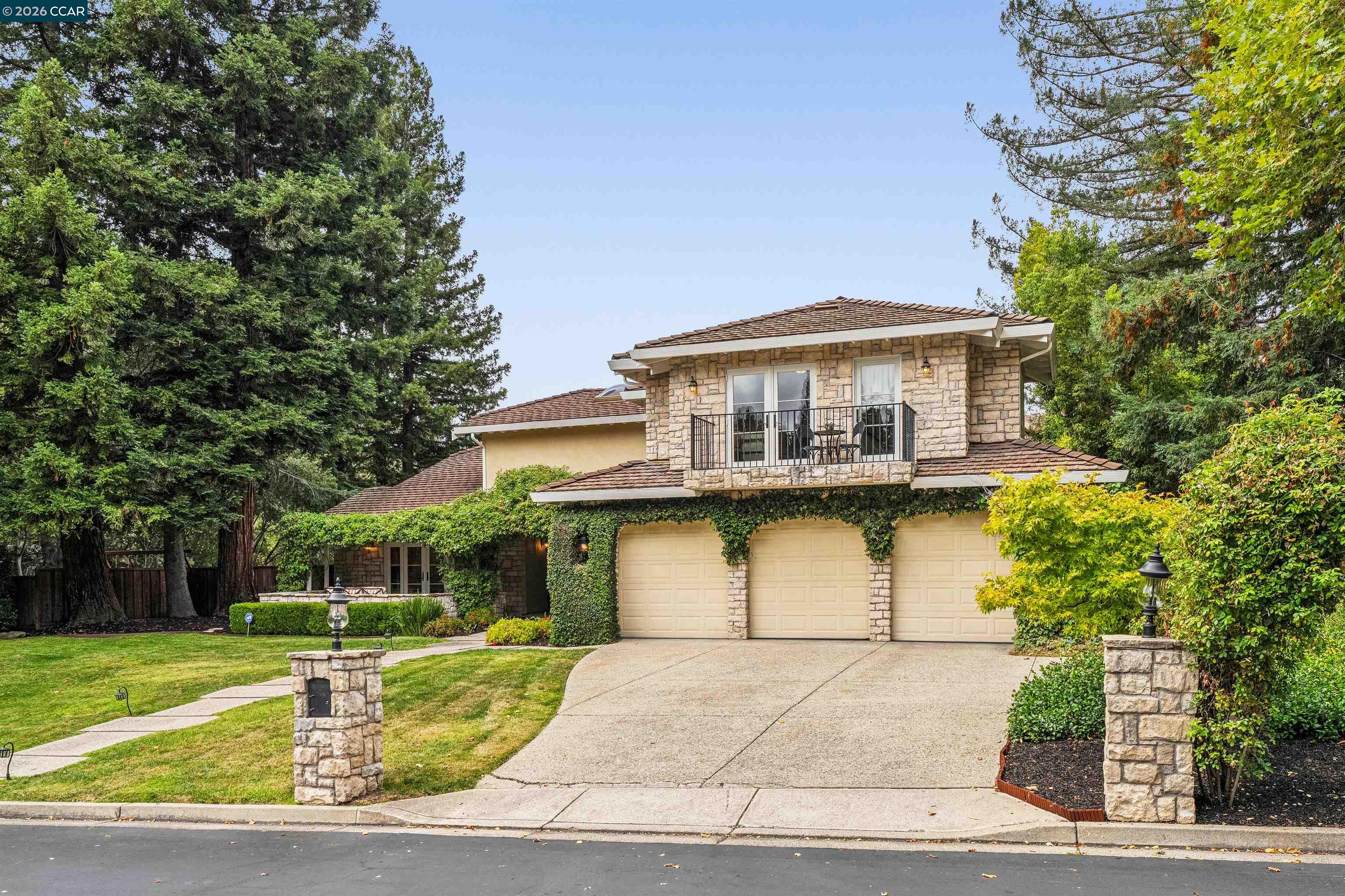 2175 Canyon Oak Ln