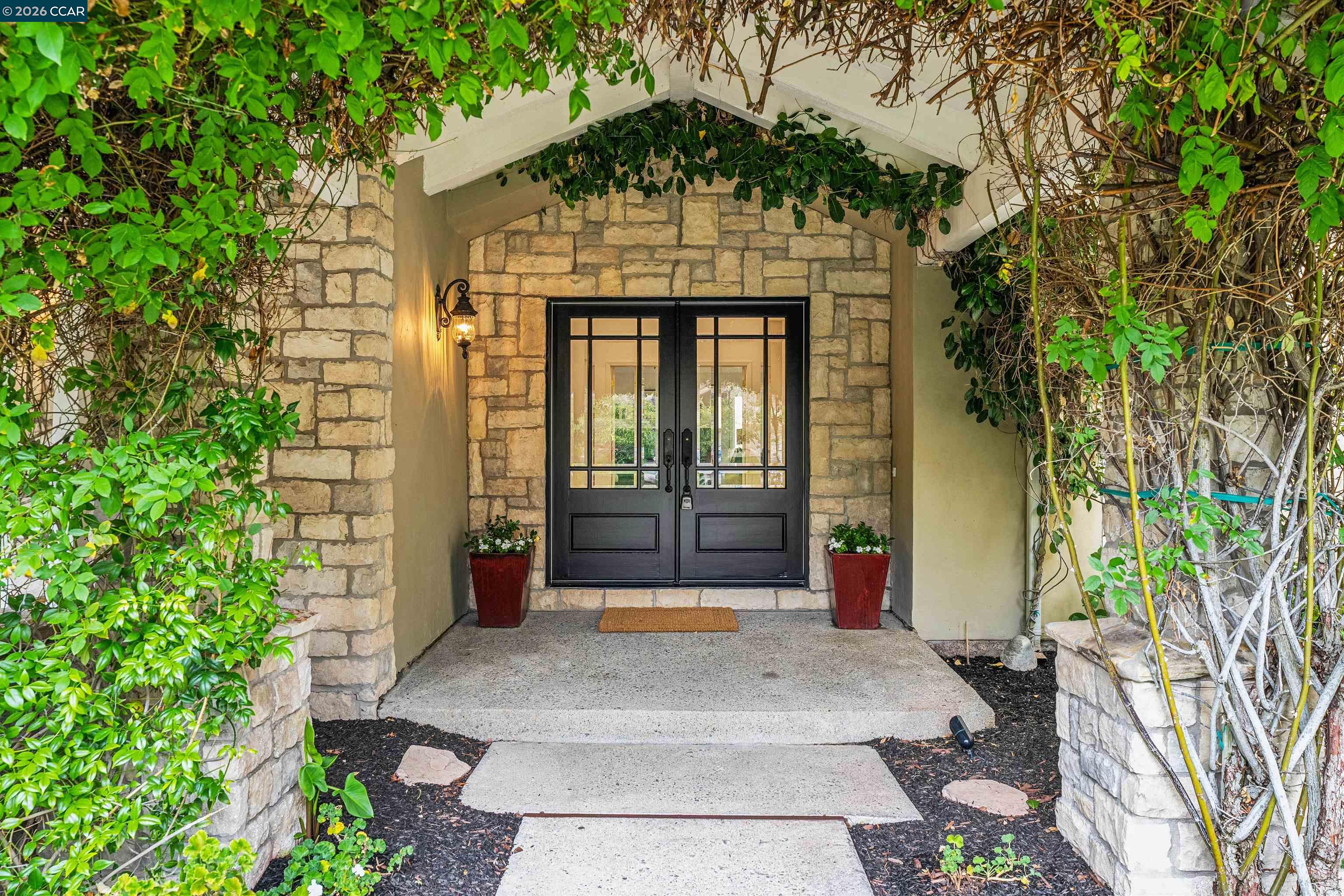 2175 Canyon Oak Ln