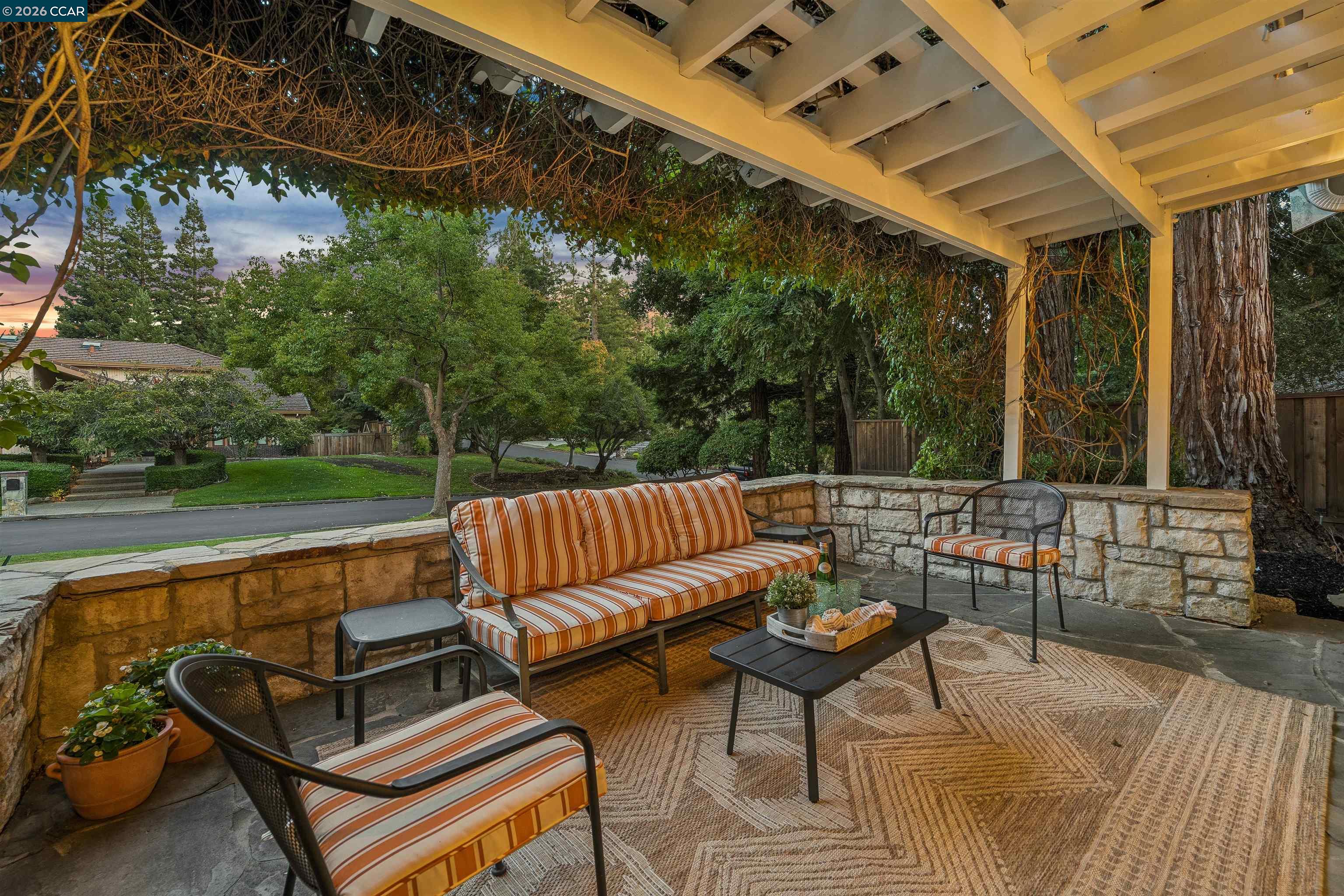 2175 Canyon Oak Ln