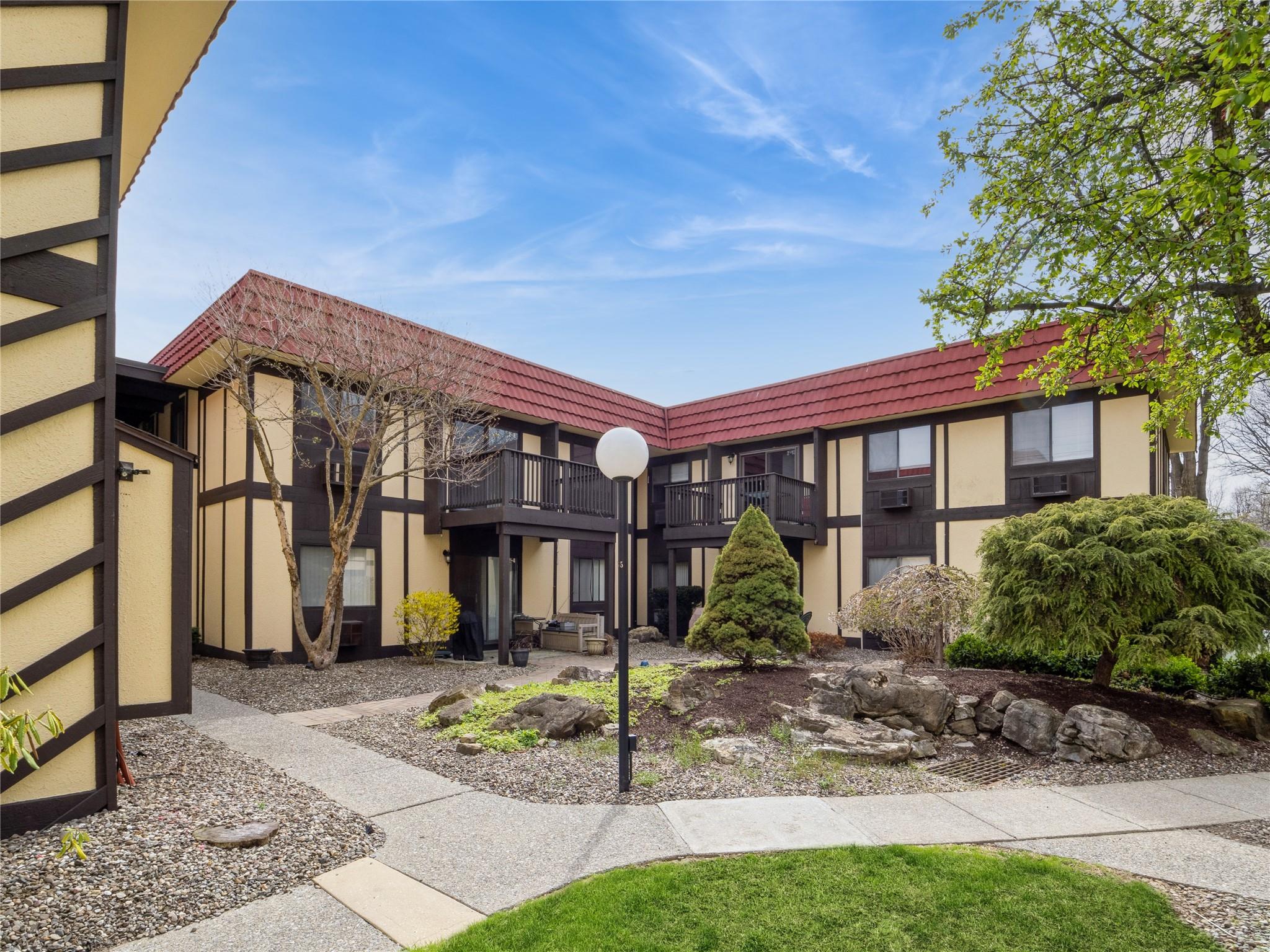 2 Loudon Drive Unit: 8