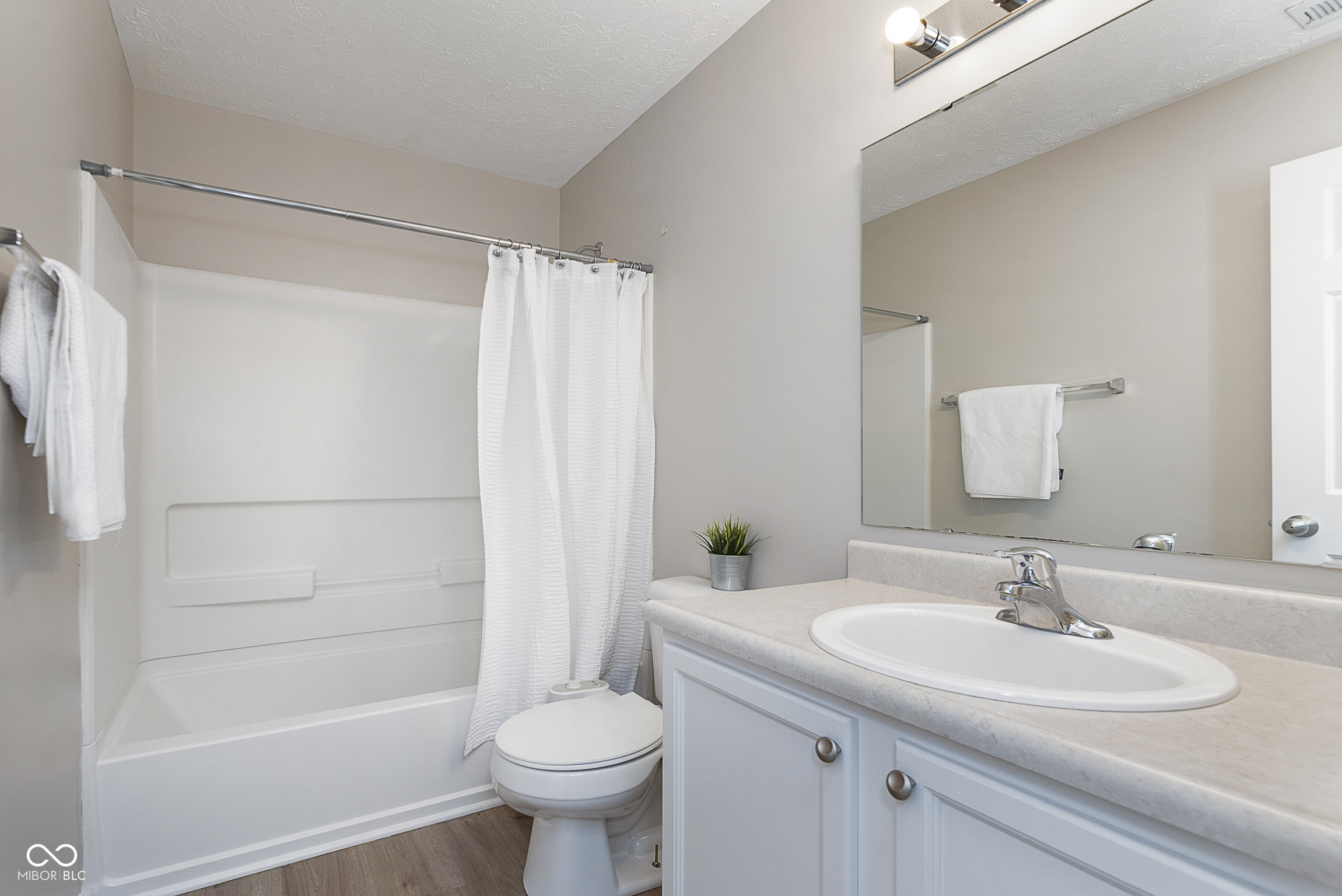 2498 Bluewood Way