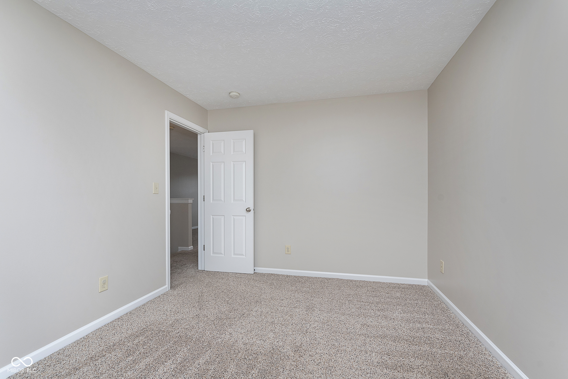 2498 Bluewood Way
