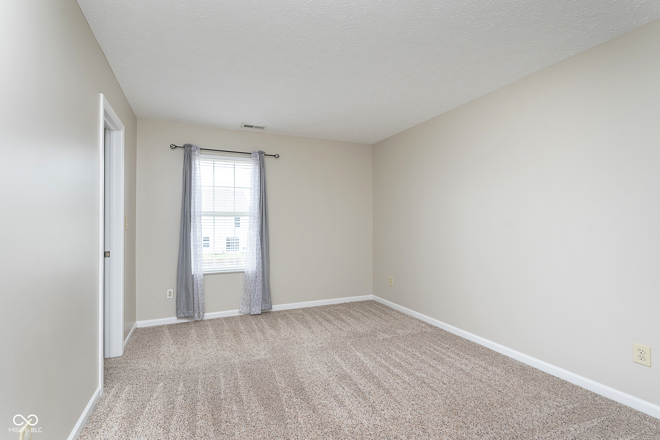 2498 Bluewood Way