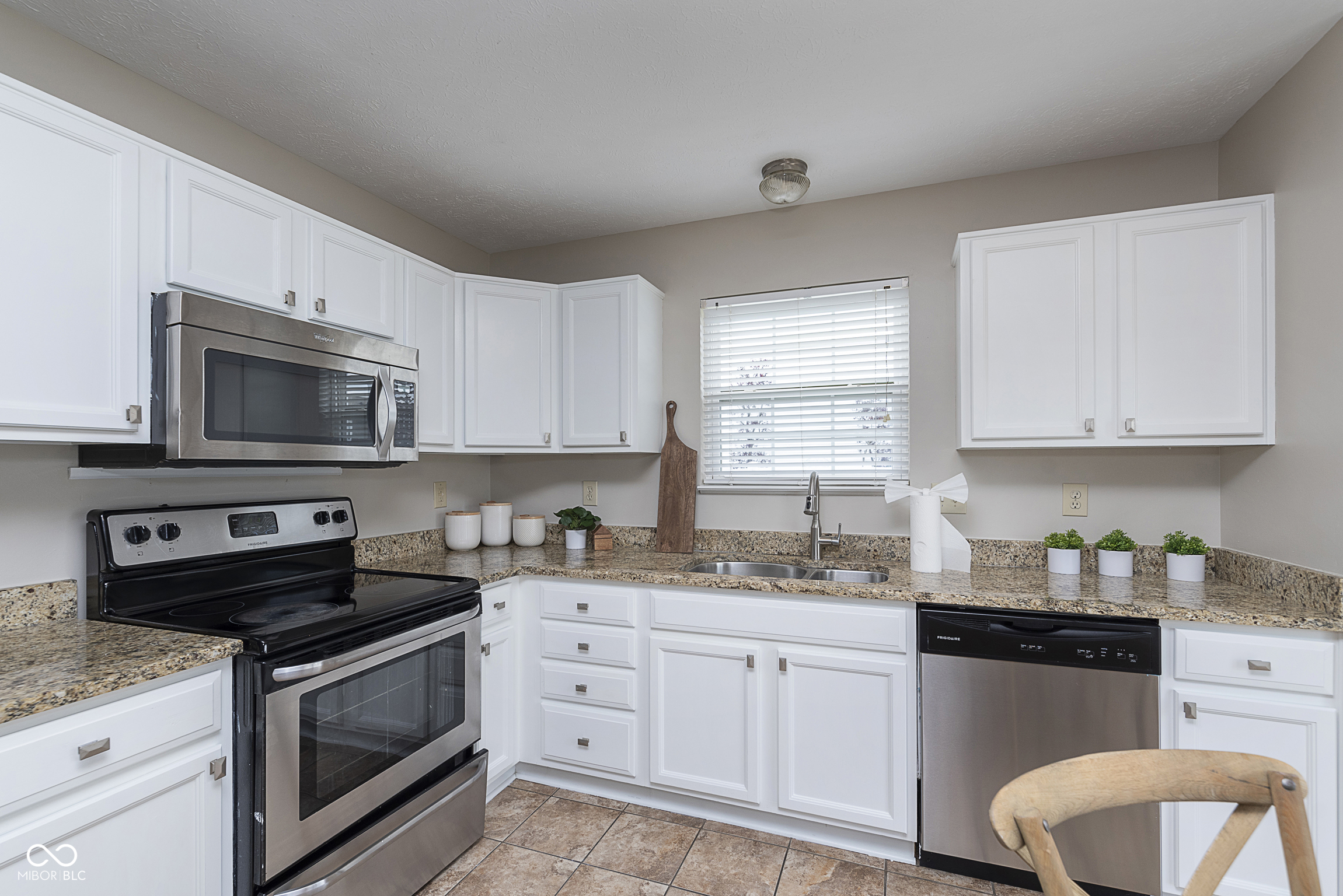 2498 Bluewood Way