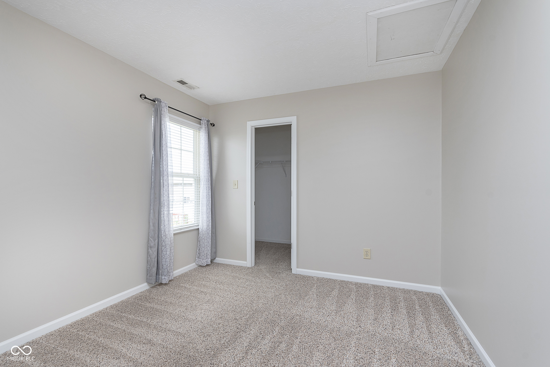 2498 Bluewood Way