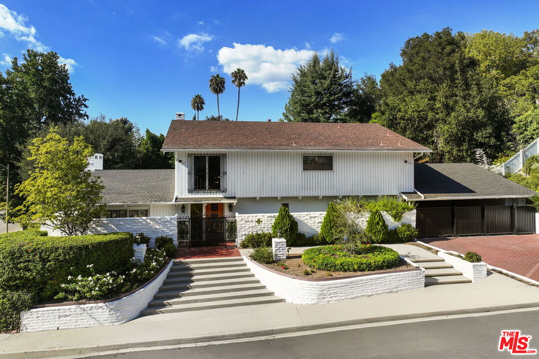 16233 Elisa Pl