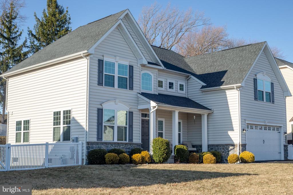 1032 SCHOOL LANE