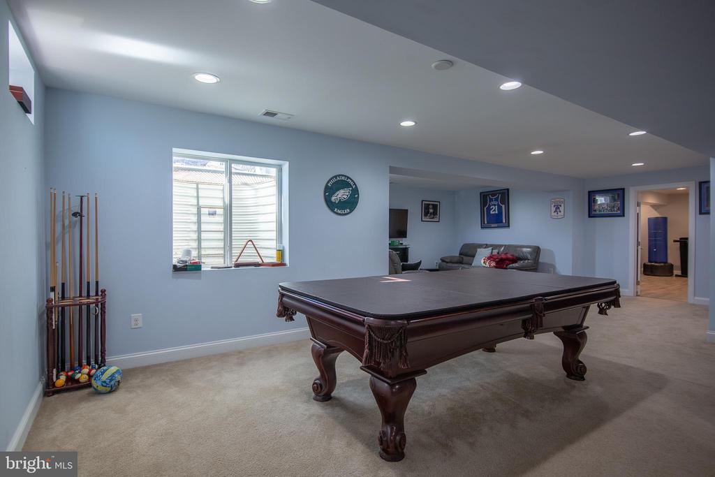 1032 SCHOOL LANE