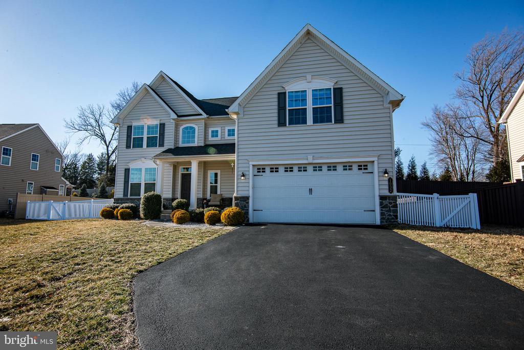 1032 SCHOOL LANE