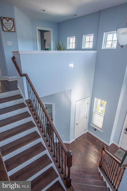 1032 SCHOOL LANE