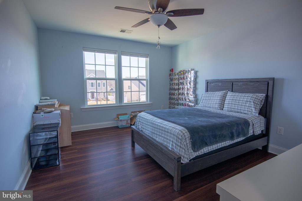 1032 SCHOOL LANE
