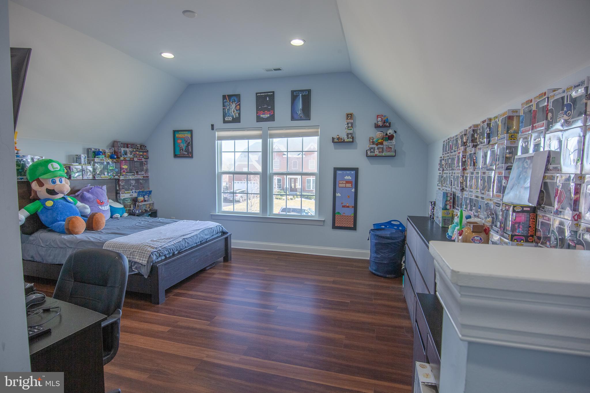 1032 SCHOOL LANE