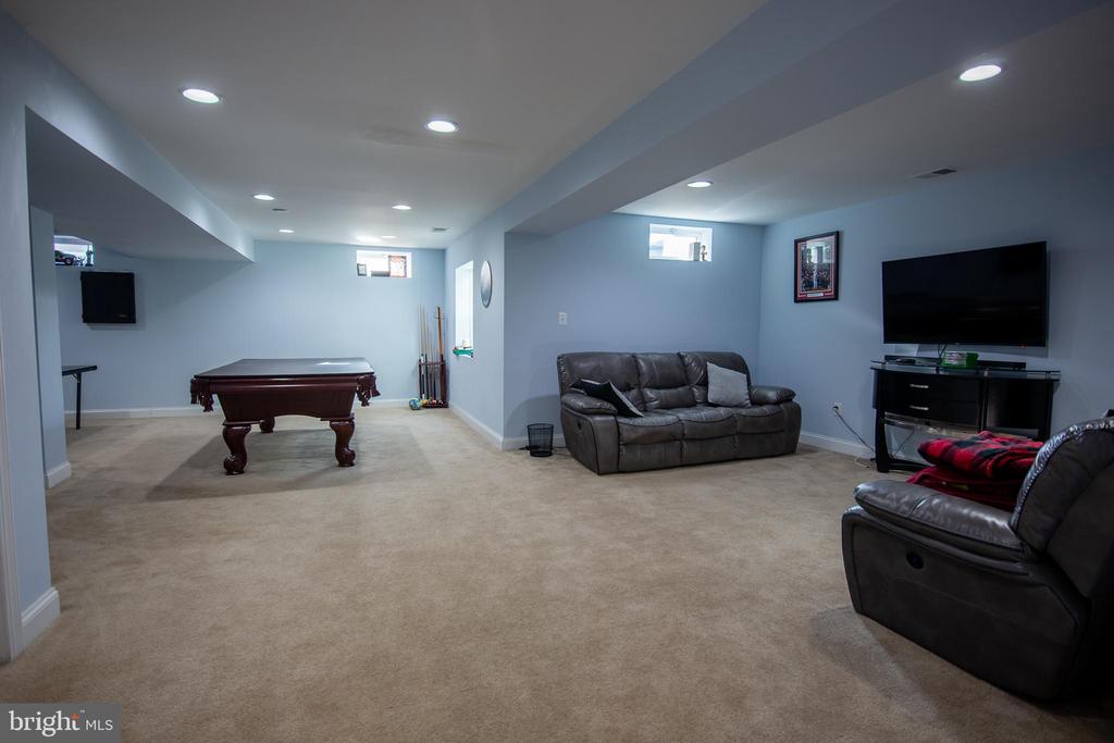 1032 SCHOOL LANE