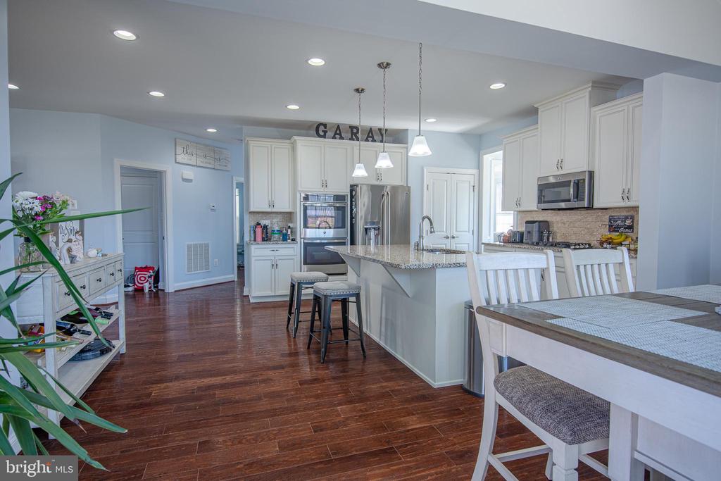 1032 SCHOOL LANE