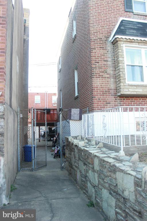 5828 AKRON STREET
