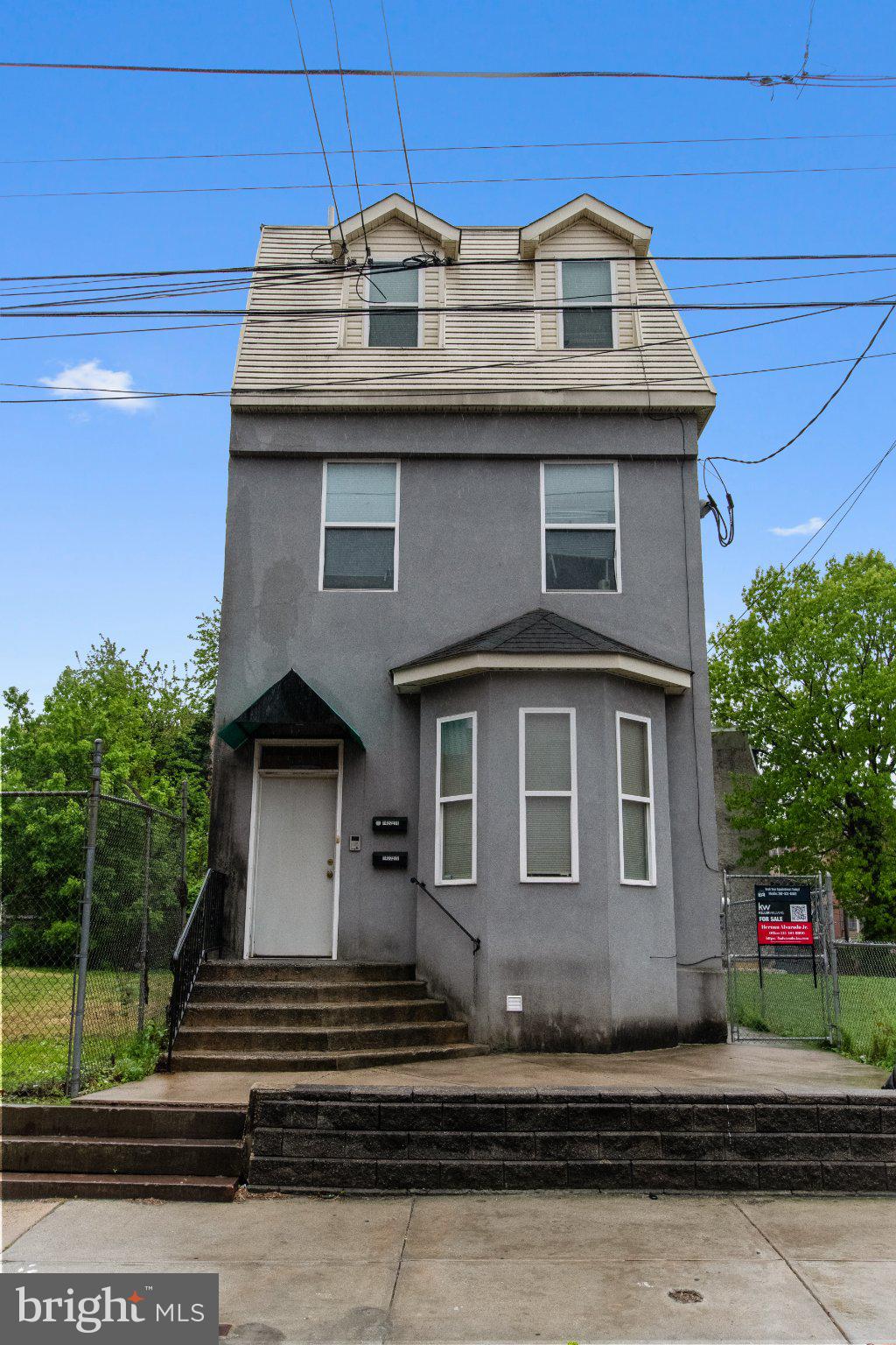 1422 W TIOGA STREET
